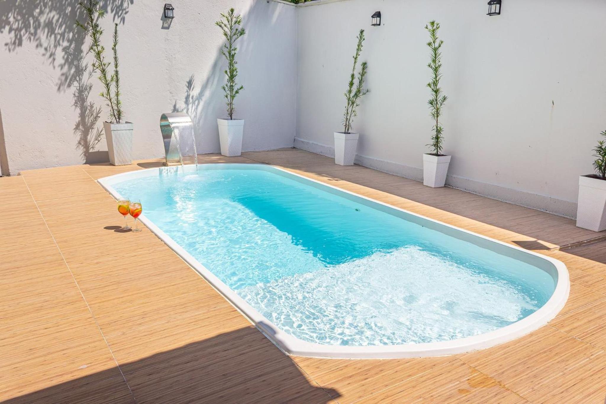 Casa Privativa de 3 Quartos com Piscina com Aquecimento Solar a 800m das Praias de Taperapuan, Ar Condicionado, WiFi 110Mbps, Churrasqueira, Garagem para 0