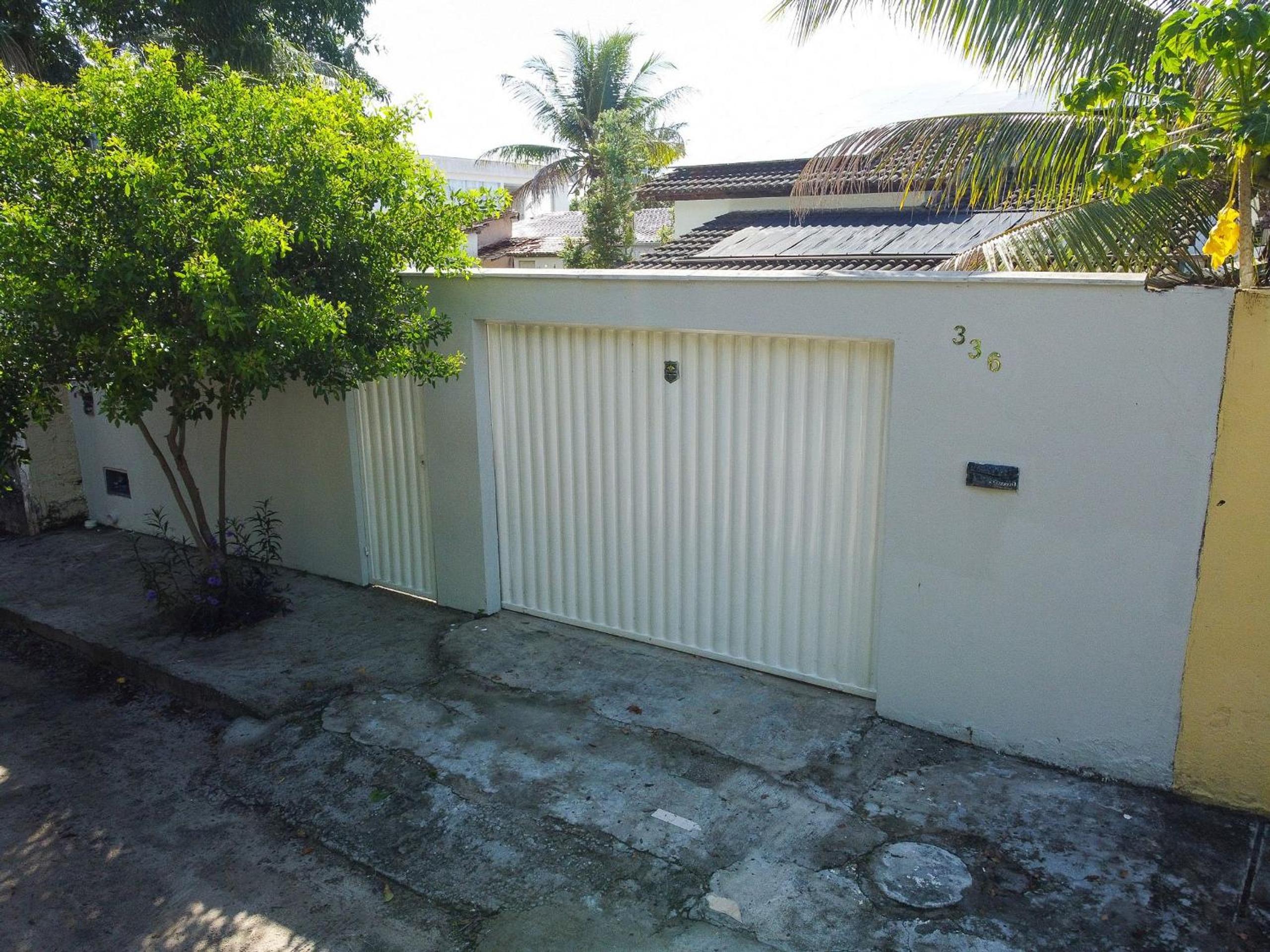 Casa Privativa de 3 Quartos com Piscina com Aquecimento Solar a 800m das Praias de Taperapuan, Ar Condicionado, WiFi 110Mbps, Churrasqueira, Garagem para 0