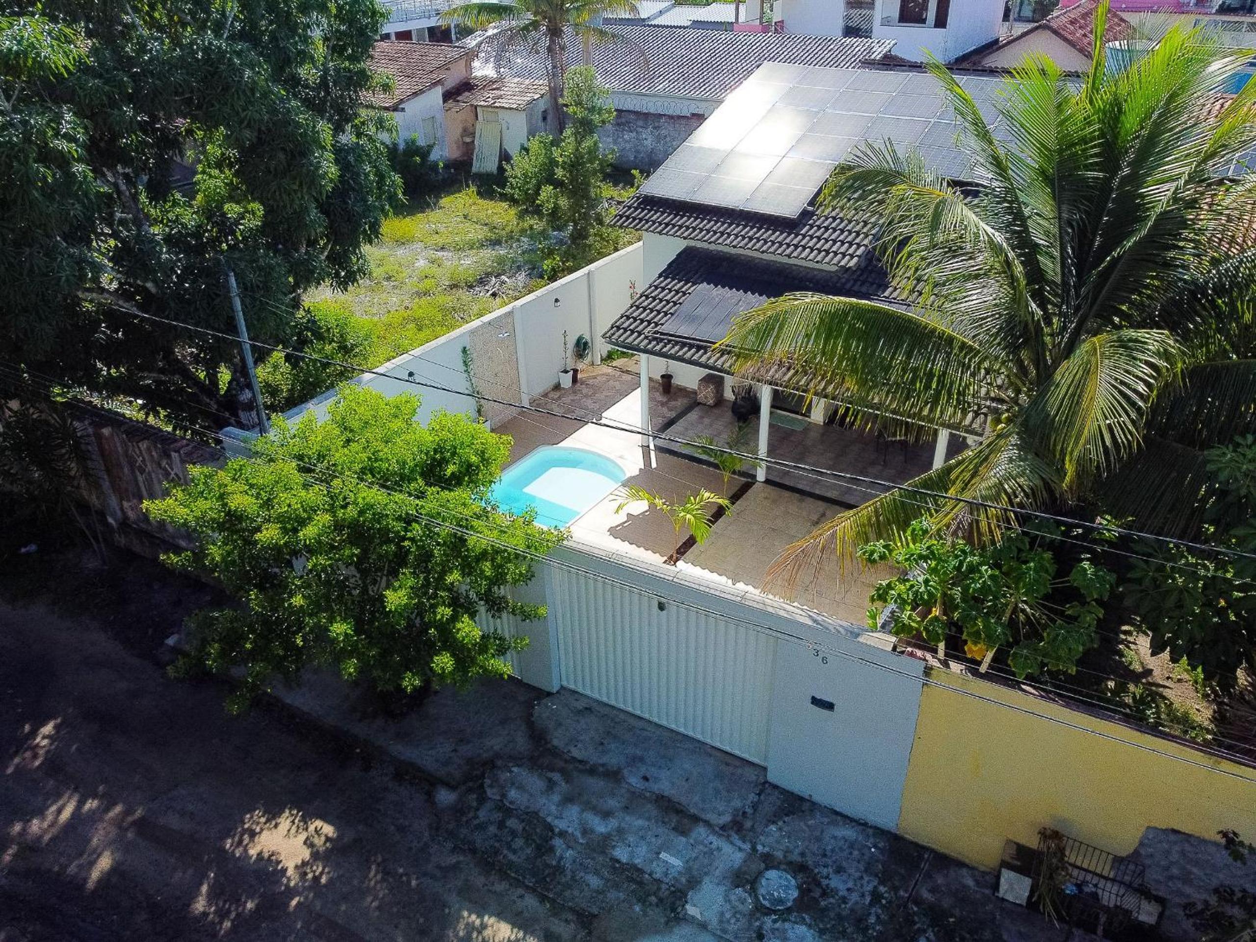 Casa Privativa de 3 Quartos com Piscina com Aquecimento Solar a 800m das Praias de Taperapuan, Ar Condicionado, WiFi 110Mbps, Churrasqueira, Garagem para 0
