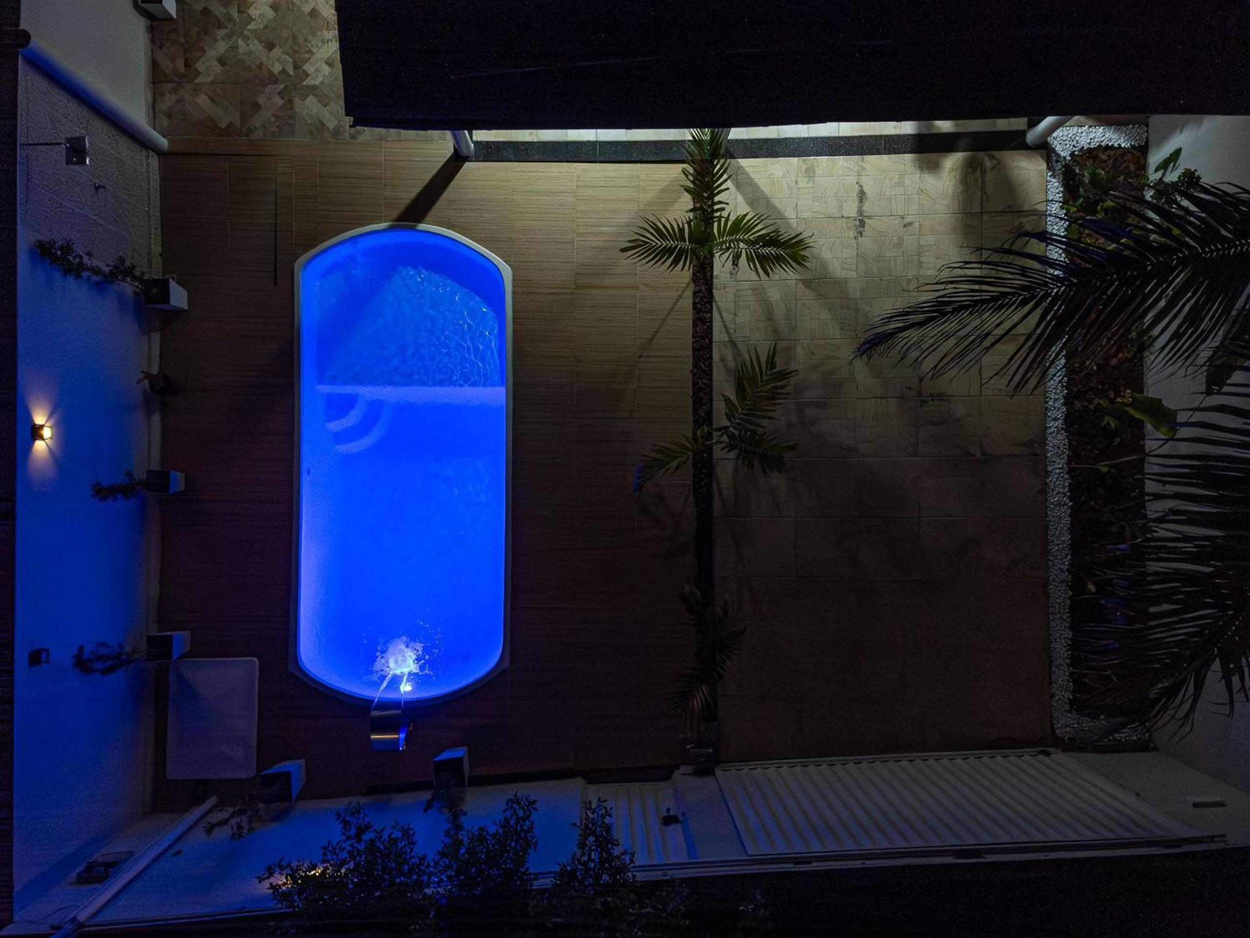 Casa Privativa de 3 Quartos com Piscina com Aquecimento Solar a 800m das Praias de Taperapuan, Ar Condicionado, WiFi 110Mbps, Churrasqueira, Garagem para 0