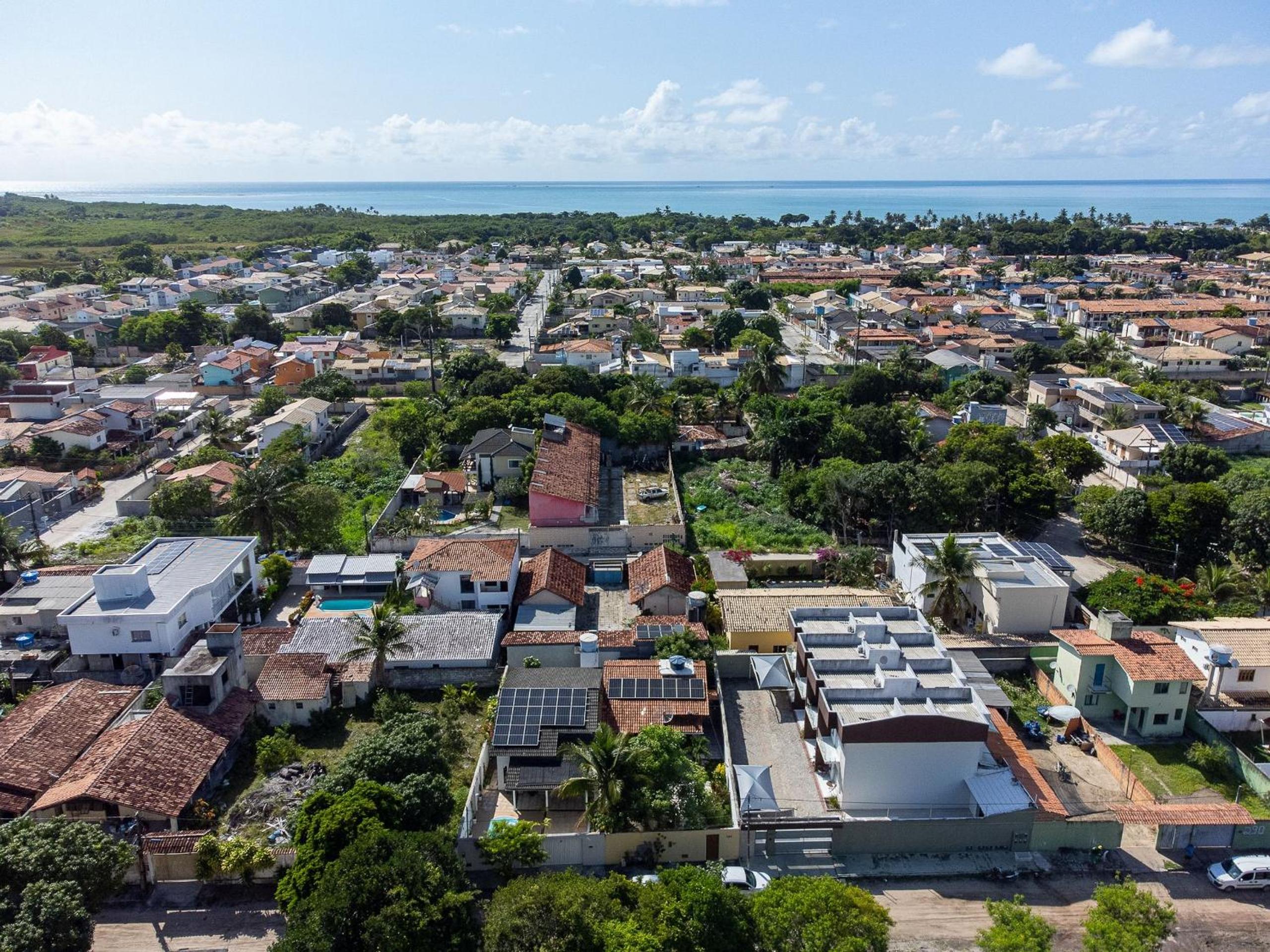 Casa Privativa de 3 Quartos com Piscina com Aquecimento Solar a 800m das Praias de Taperapuan, Ar Condicionado, WiFi 110Mbps, Churrasqueira, Garagem para 0