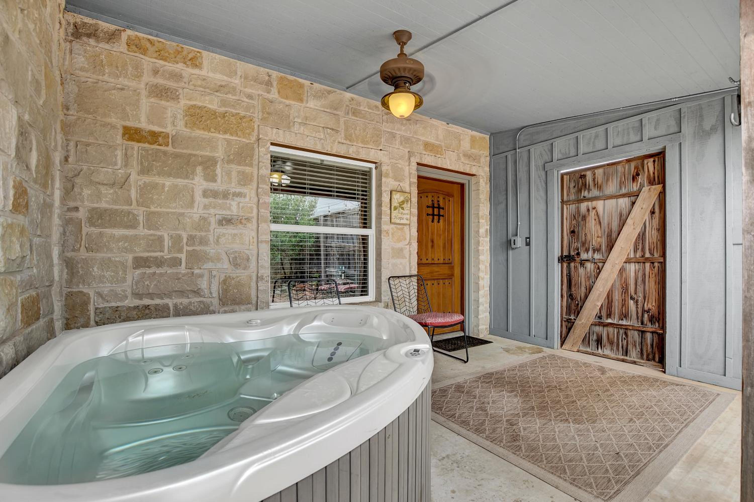 Champagne Station Wine Train, Hot Tub & Pool