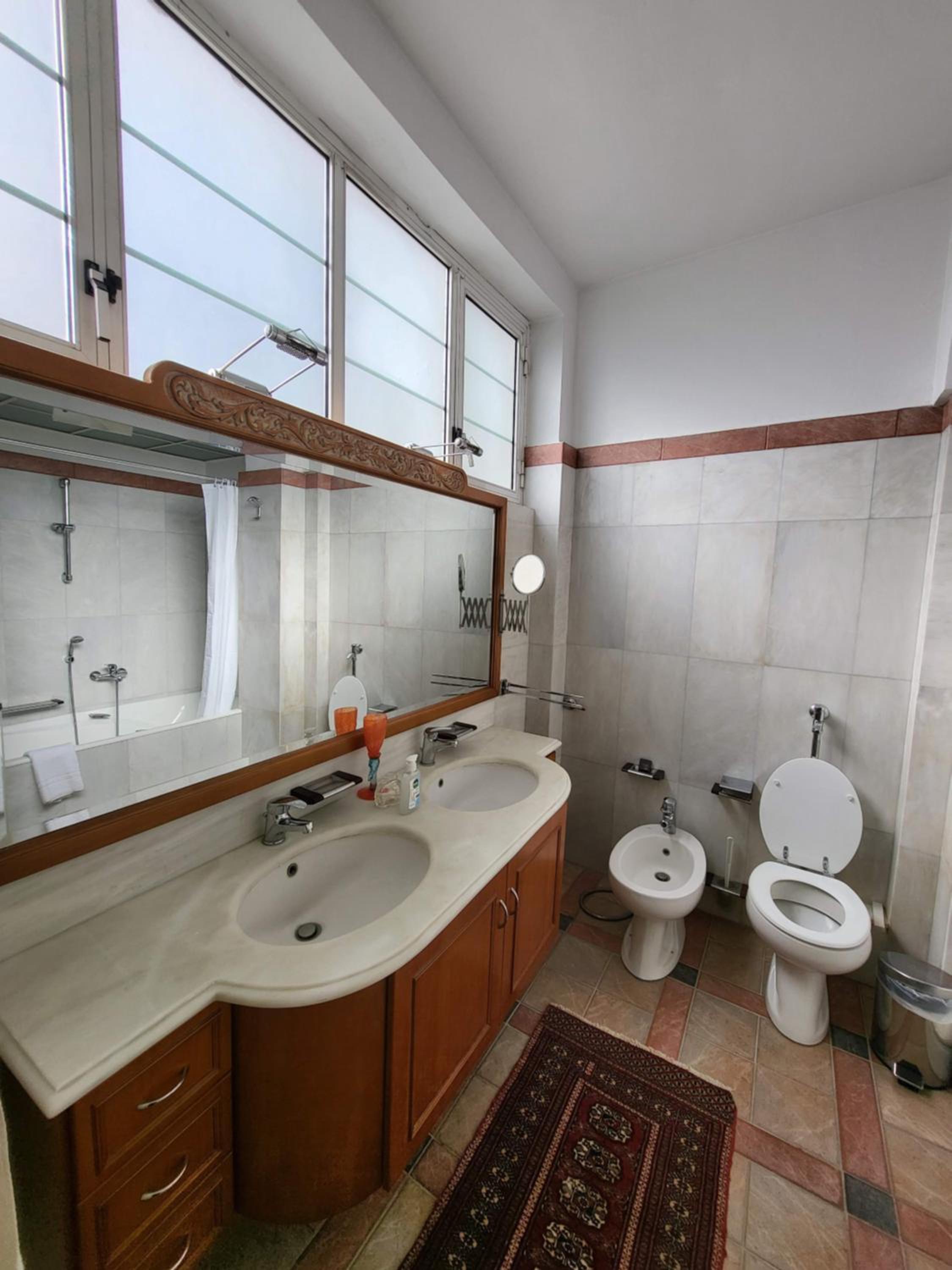 Blue Home, Luxury Villa with Pool in the City Centre