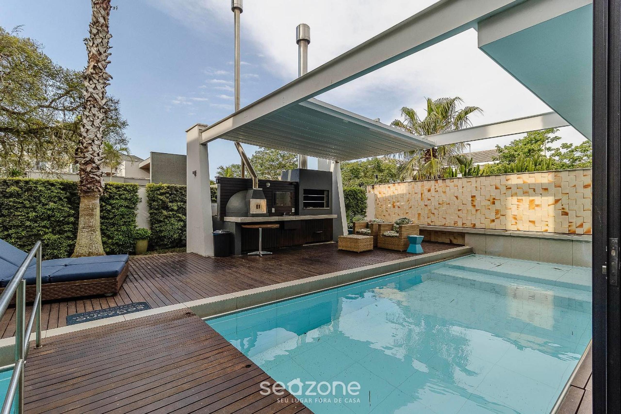 House w/ pool 5BR near Jurerê Beach RCA264