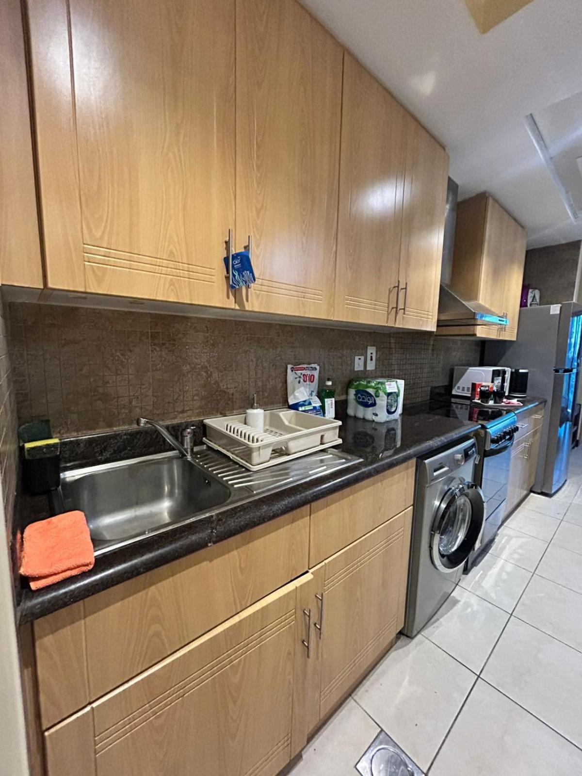Click Stay - JLT - Studio & Balcony Lakes view Entire Apartment -JN