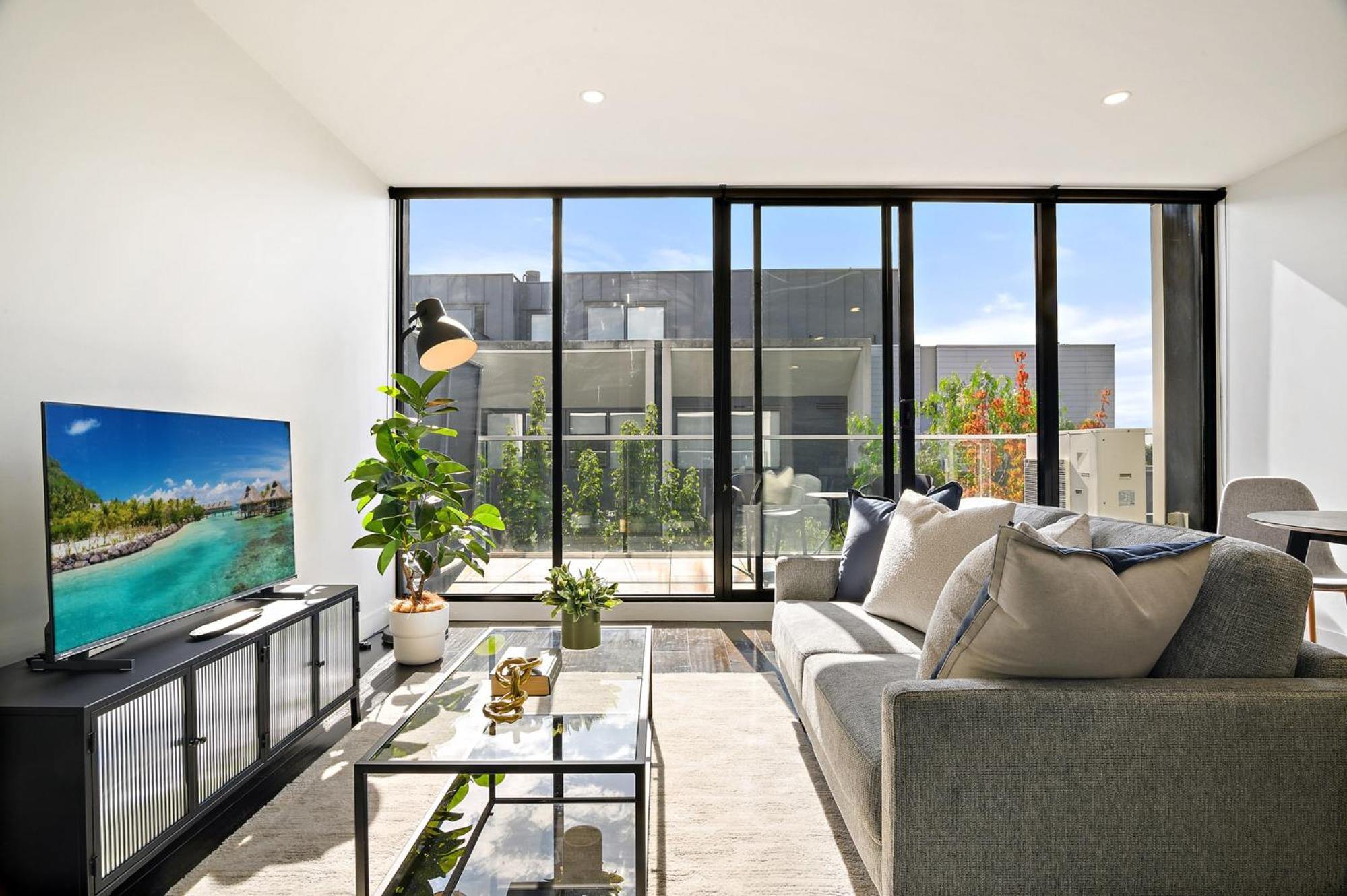 Bright 1BR Apartment Near Maribyrnong River