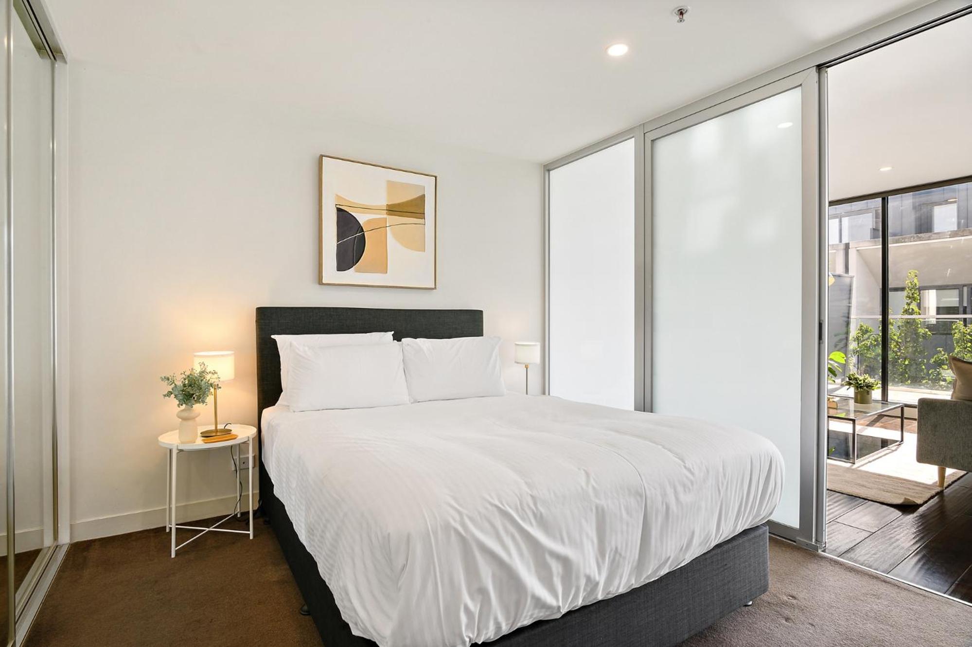 Bright 1BR Apartment Near Maribyrnong River
