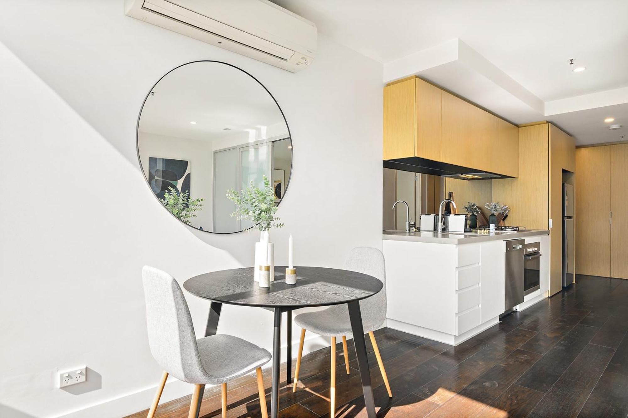 Bright 1BR Apartment Near Maribyrnong River