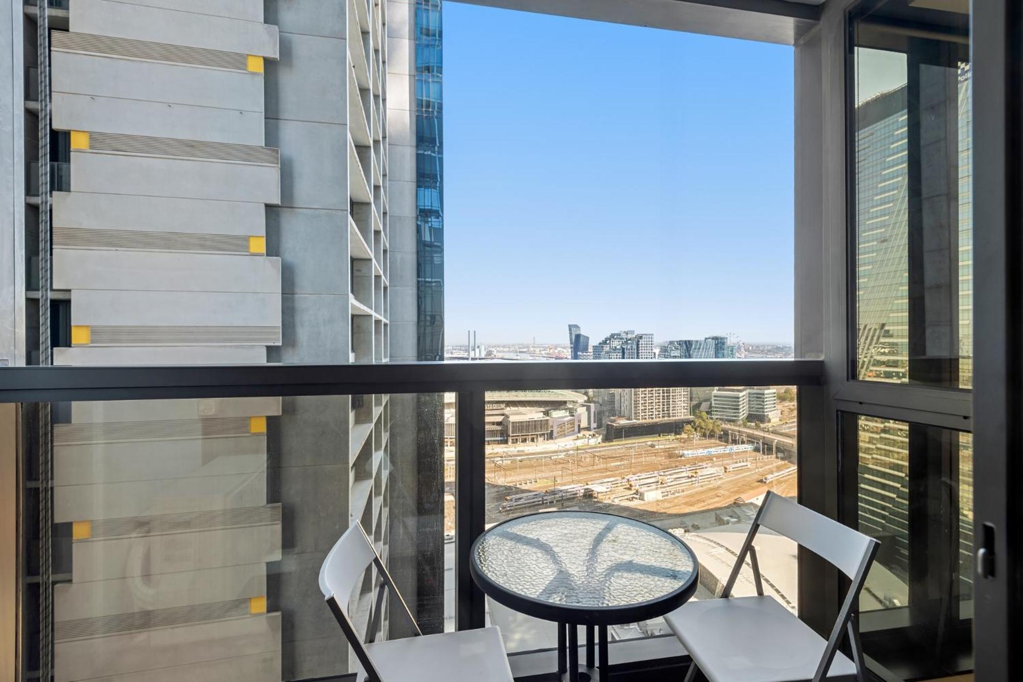 Melbourne CBD 2Bed with Gym, Sauna & Pool Access