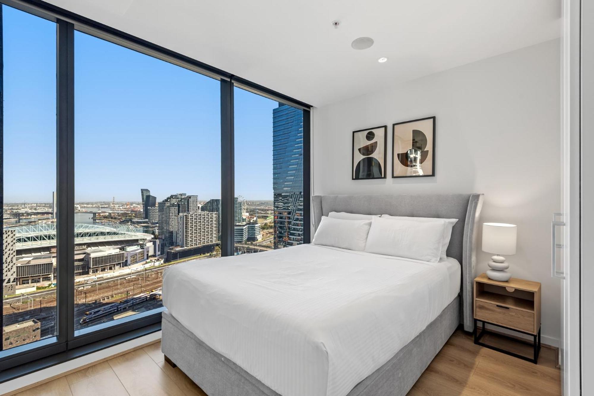 Melbourne CBD 2Bed with Gym, Sauna & Pool Access