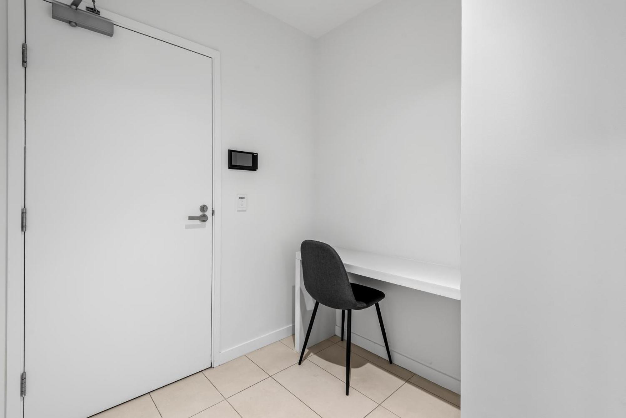 Melbourne CBD 2Bed with Gym, Sauna & Pool Access
