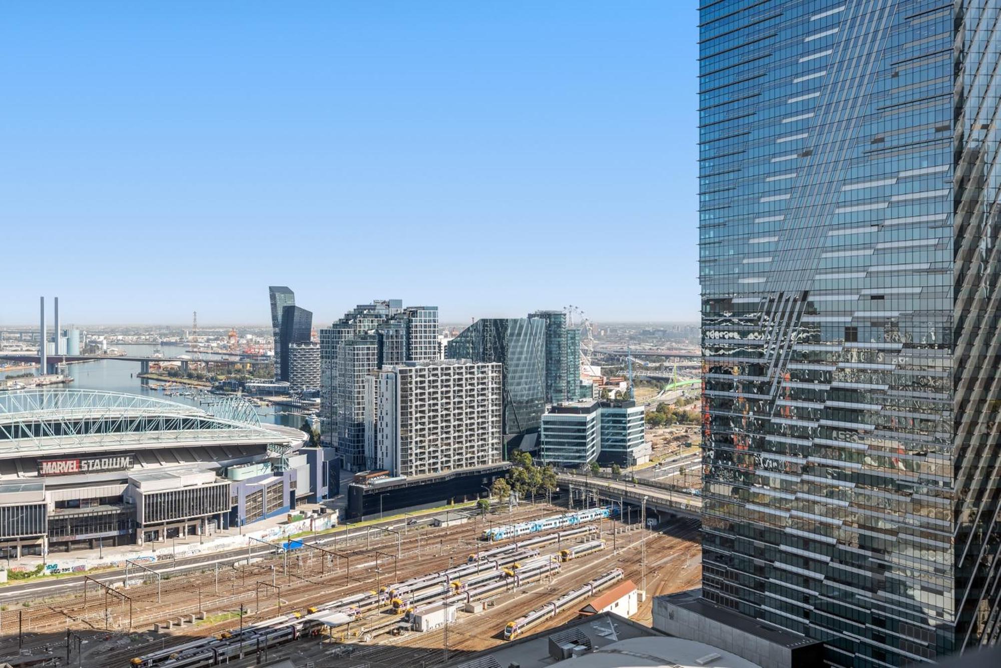 Melbourne CBD 2Bed with Gym, Sauna & Pool Access