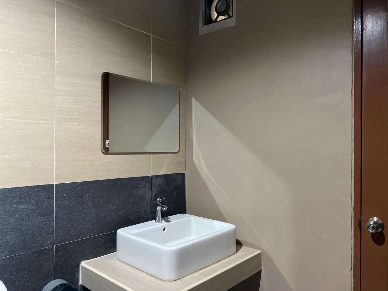 V Tharm Hotel