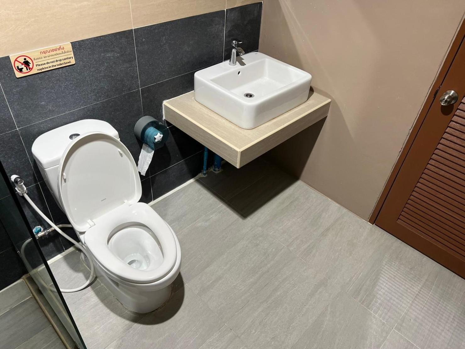 V Tharm Hotel