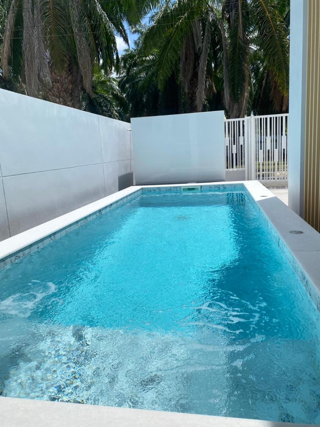The Garnet Light Pool Villa Aonang