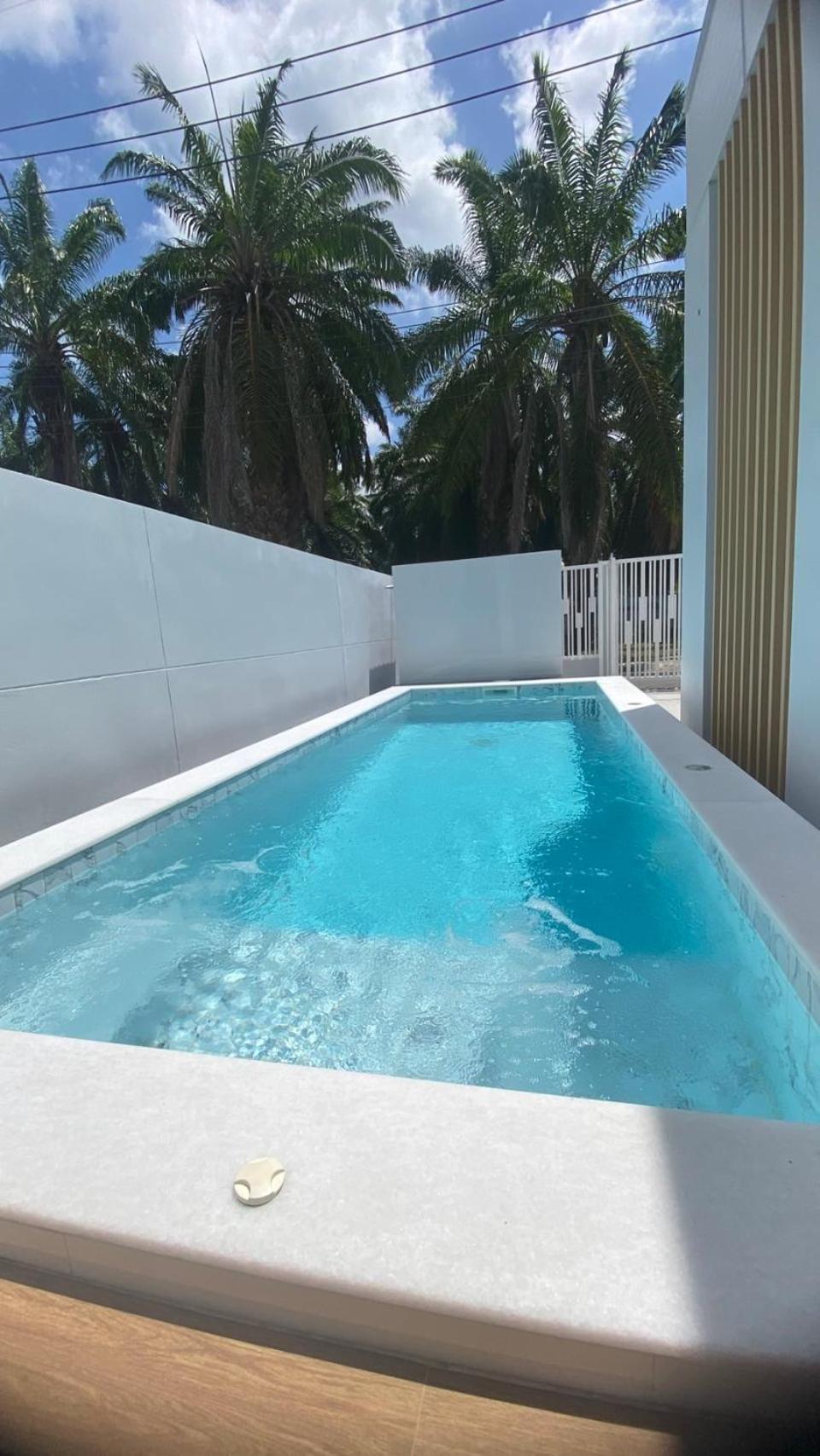 The Garnet Light Pool Villa Aonang