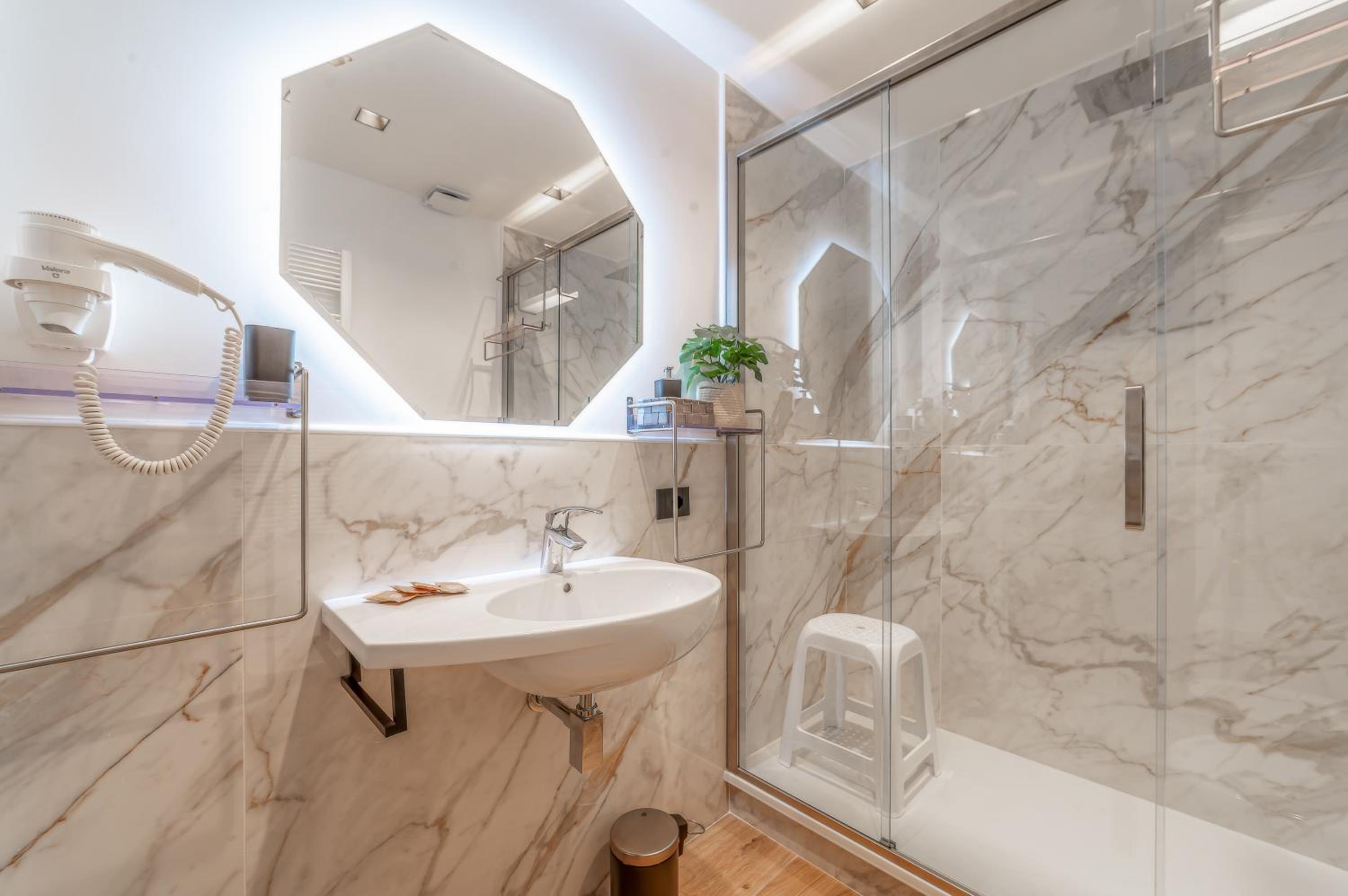 Luxury Vatican Rooms - next to the Vatican Museum