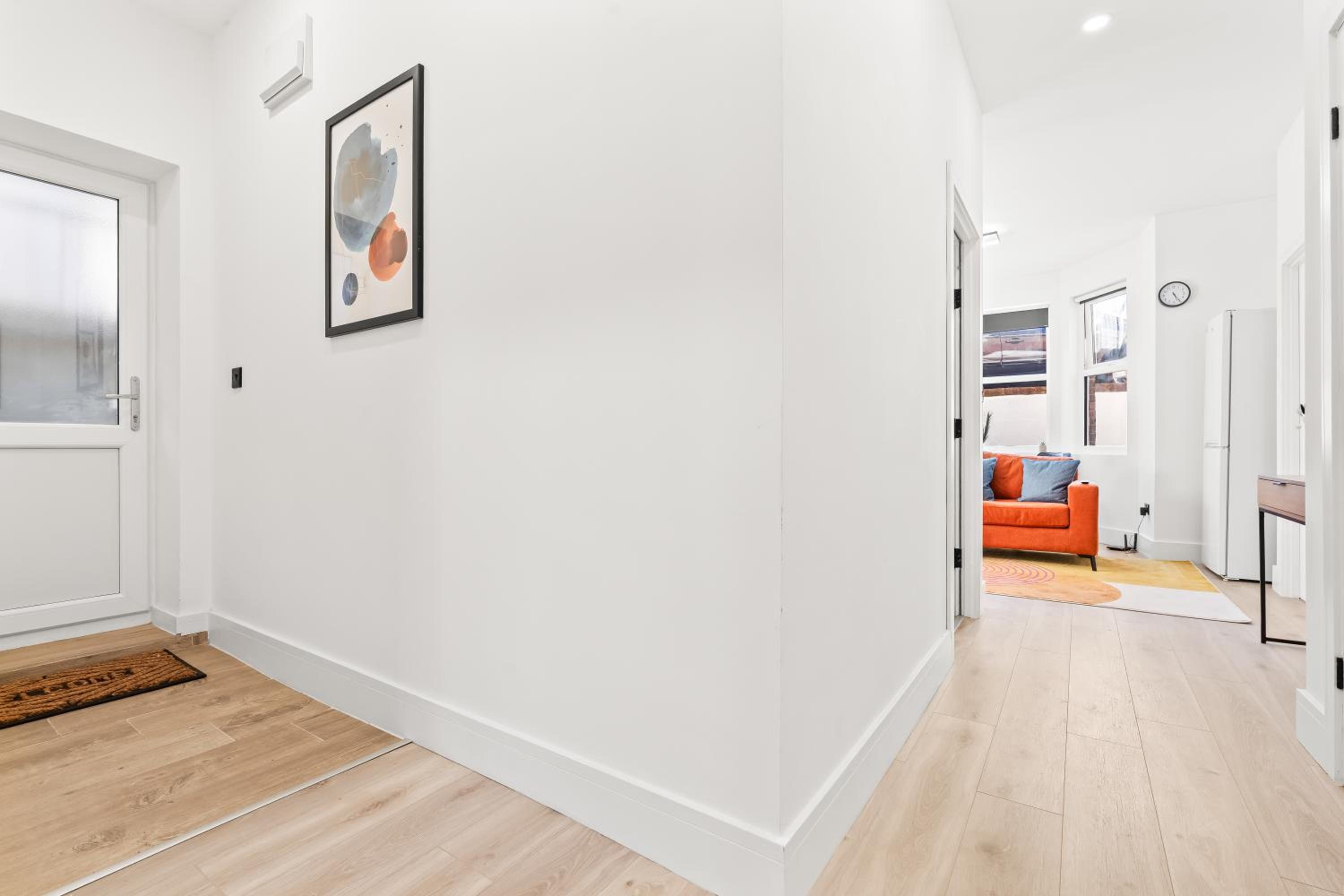 Stunning 4 Bed, Sleeps 10, Parking