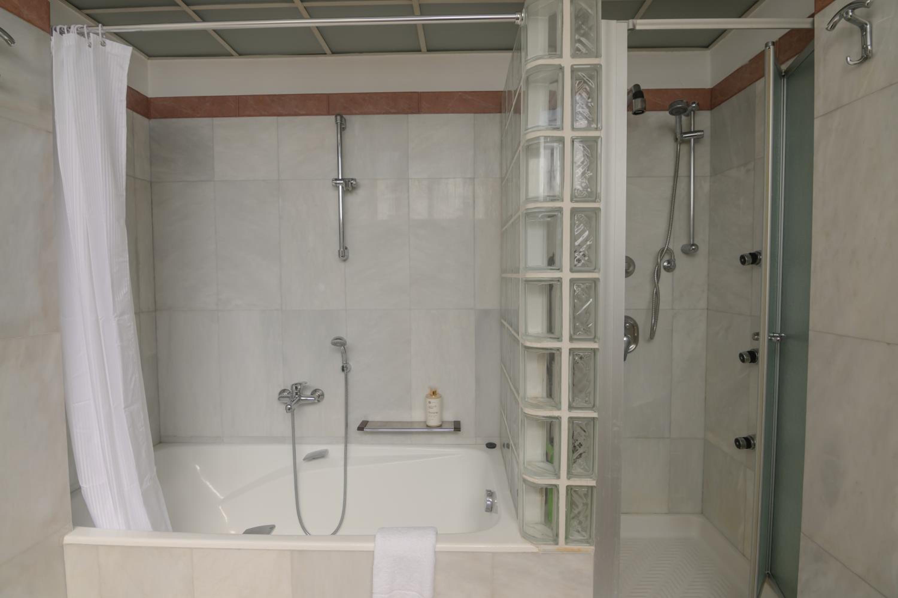 Blue Home, Luxury Villa with Pool in the City Centre