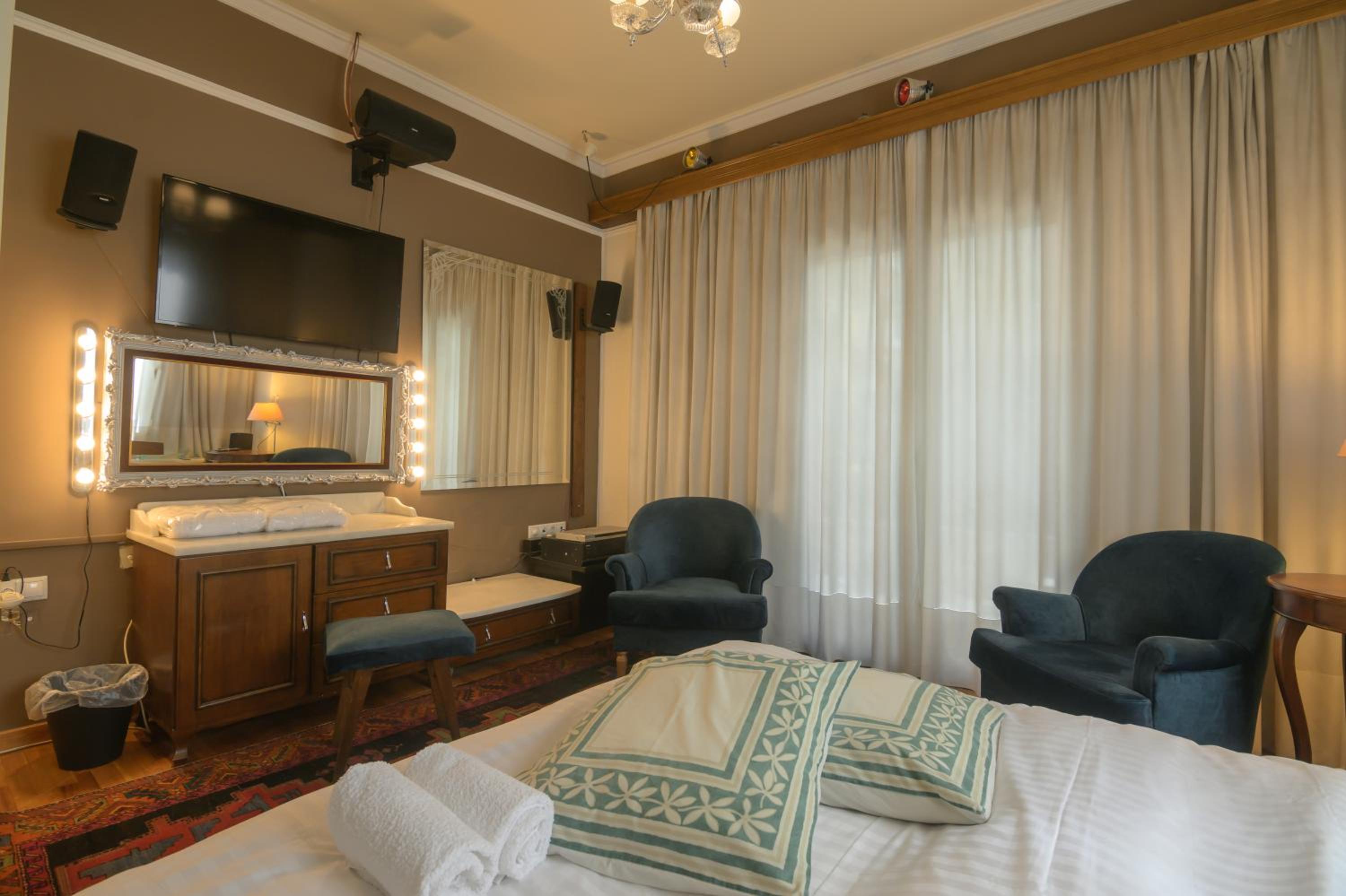 Blue Home, Luxury Villa with Pool in the City Centre