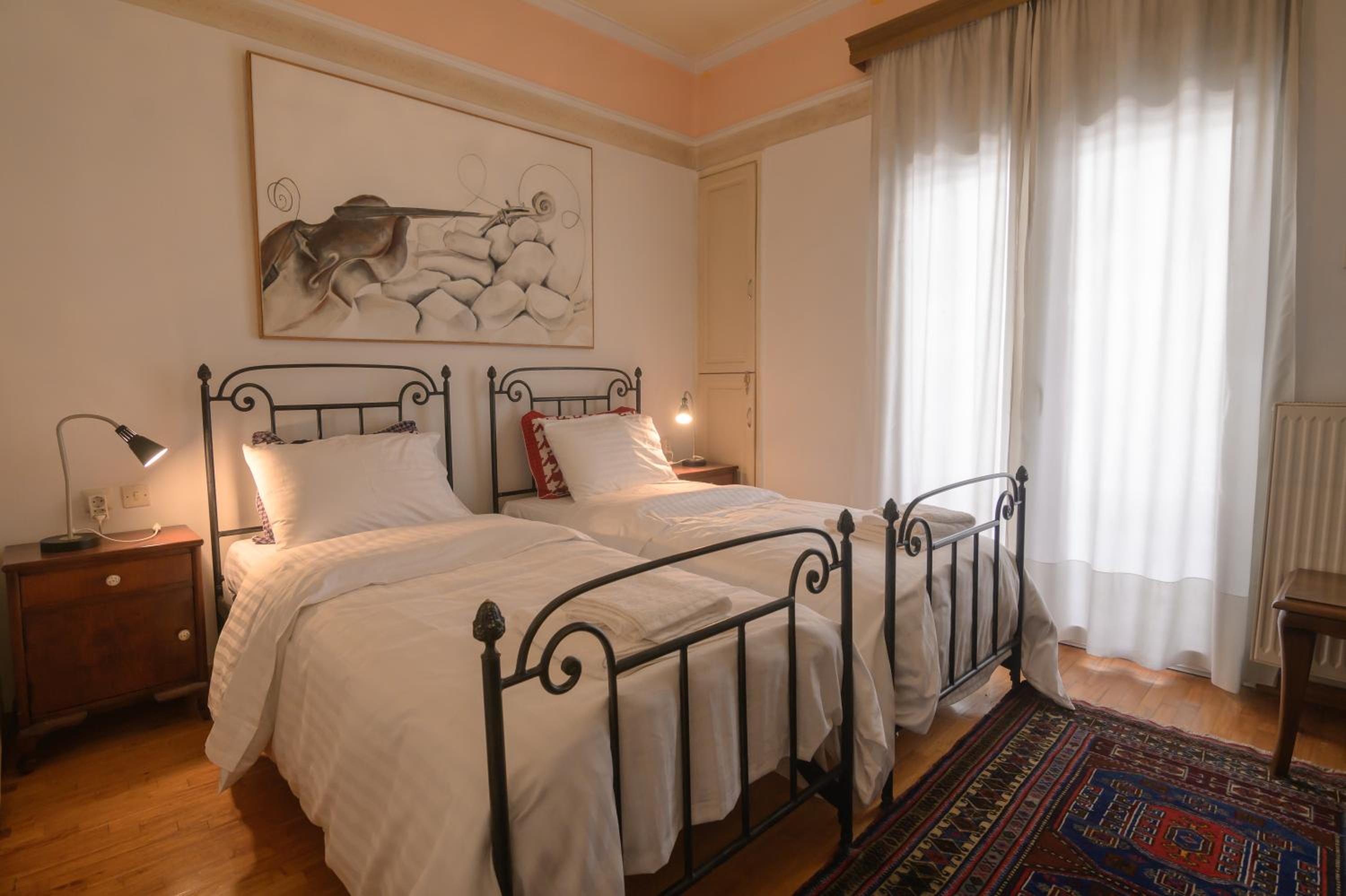 Blue Home, Luxury Villa with Pool in the City Centre