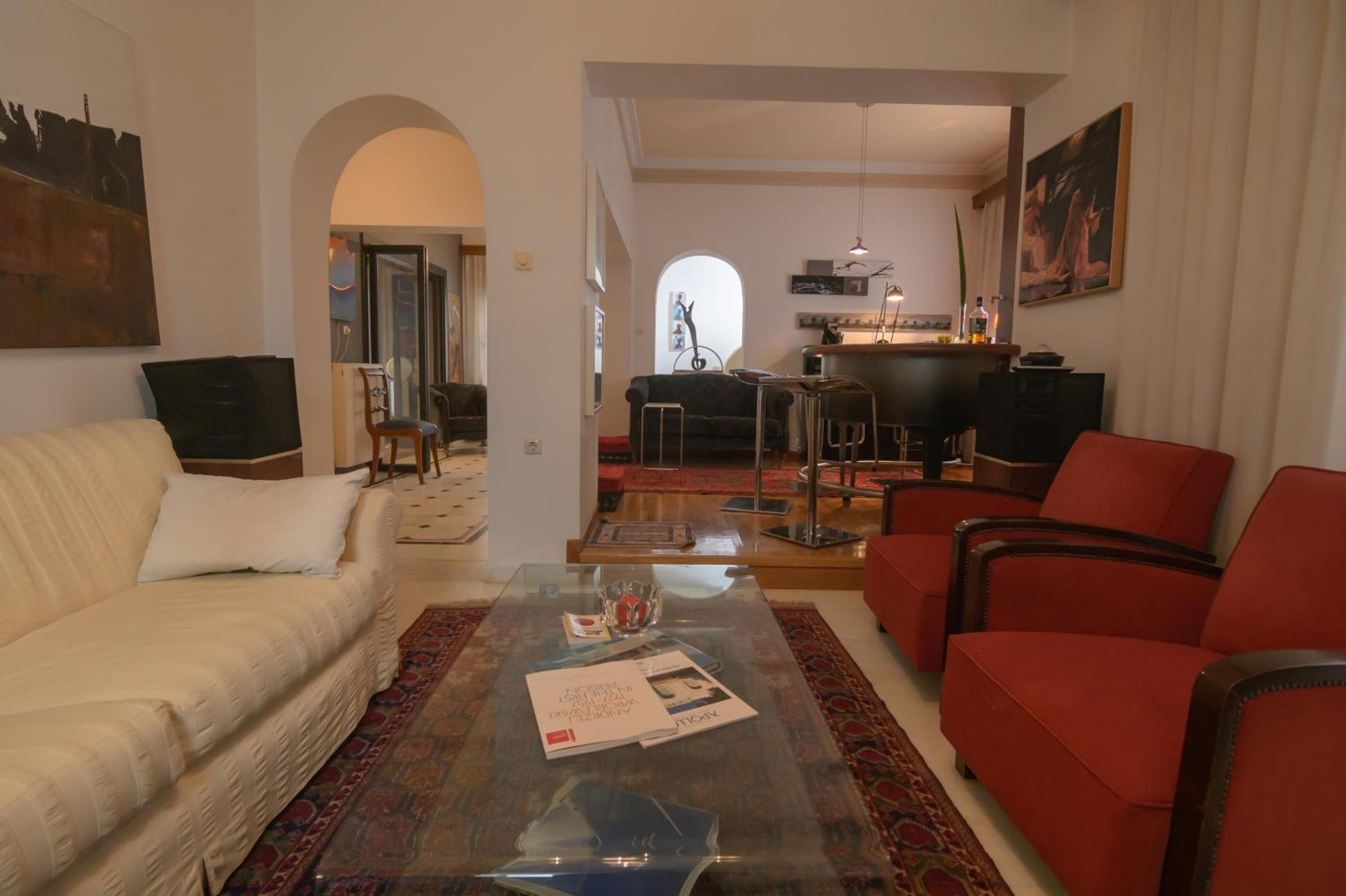 Blue Home, Luxury Villa with Pool in the City Centre
