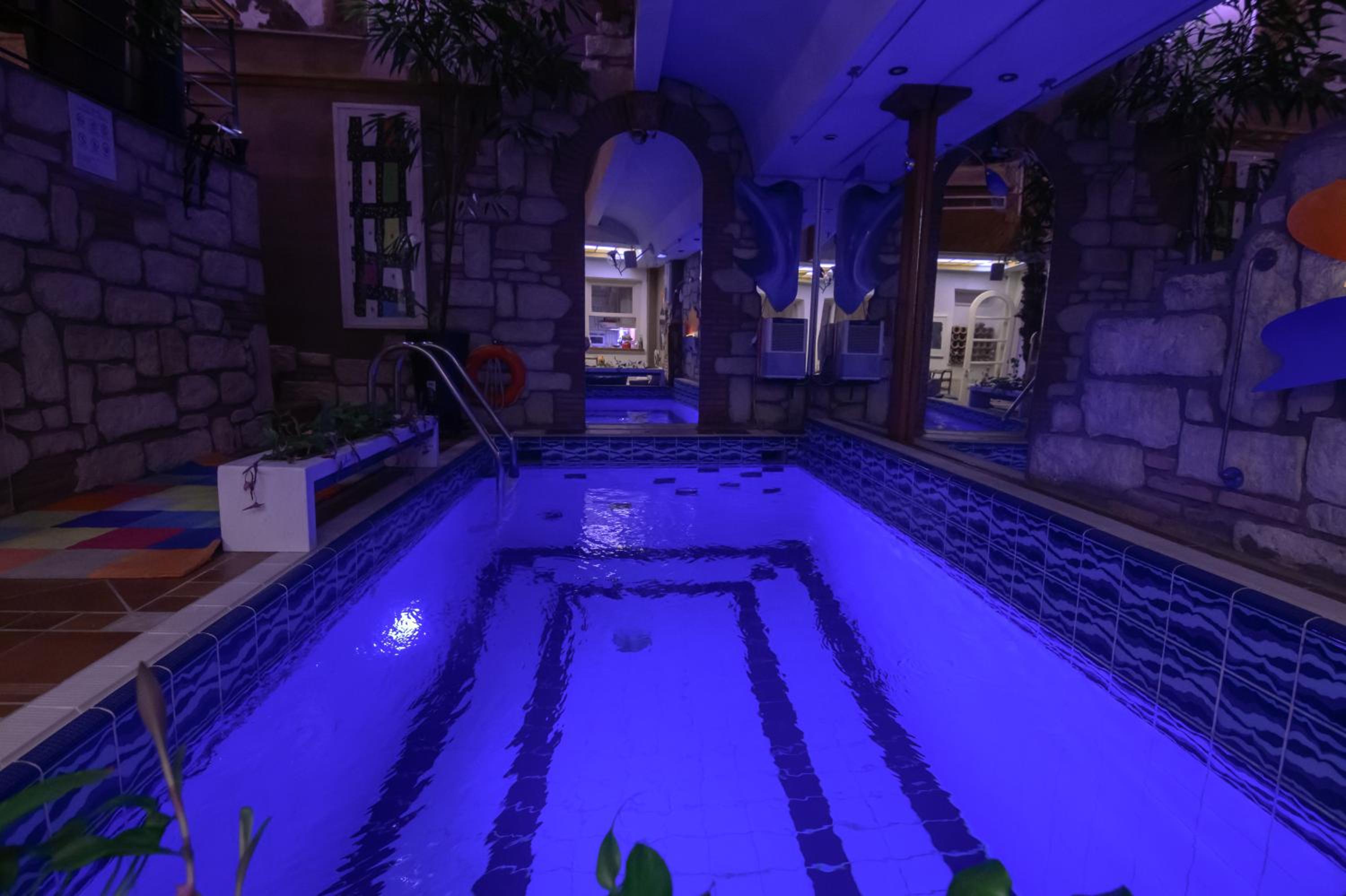 Blue Home, Luxury Villa with Pool in the City Centre