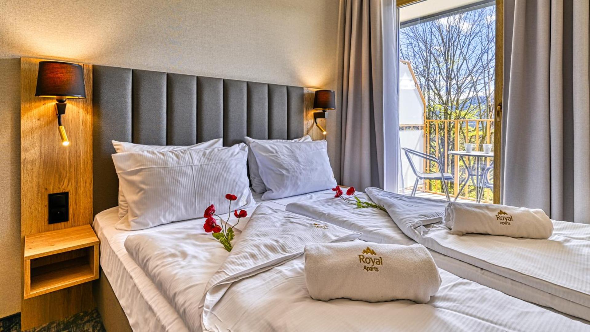 Złoty Horyzont VIP - główny budynek - z basenem, siłownią, grotą solną, bawialnią i restauracją by Royal Aparts