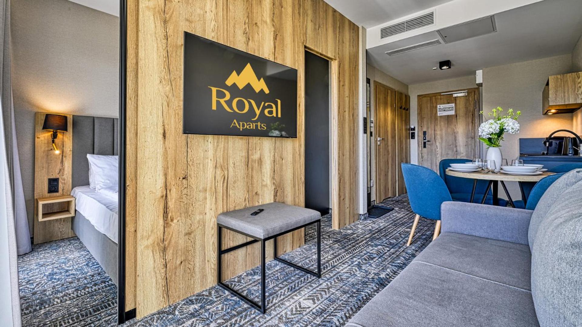 Złoty Horyzont VIP - główny budynek - z basenem, siłownią, grotą solną, bawialnią i restauracją by Royal Aparts