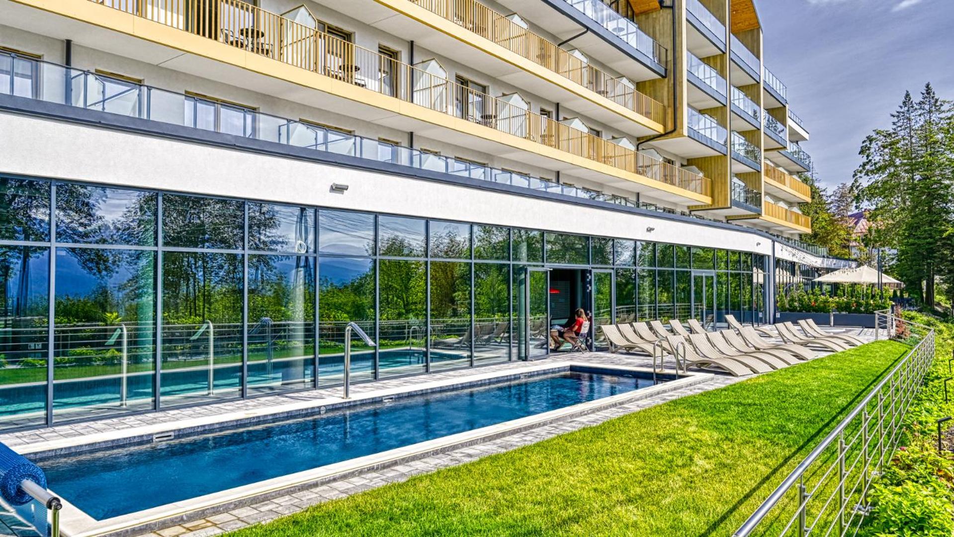 Złoty Horyzont VIP - główny budynek - z basenem, siłownią, grotą solną, bawialnią i restauracją by Royal Aparts