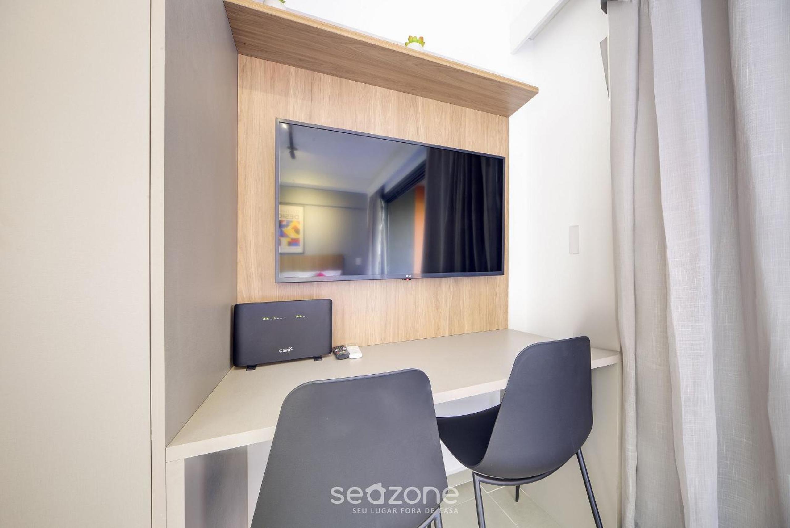 Studio with Balcony 100m from PUC-Pompeia PUQ0208