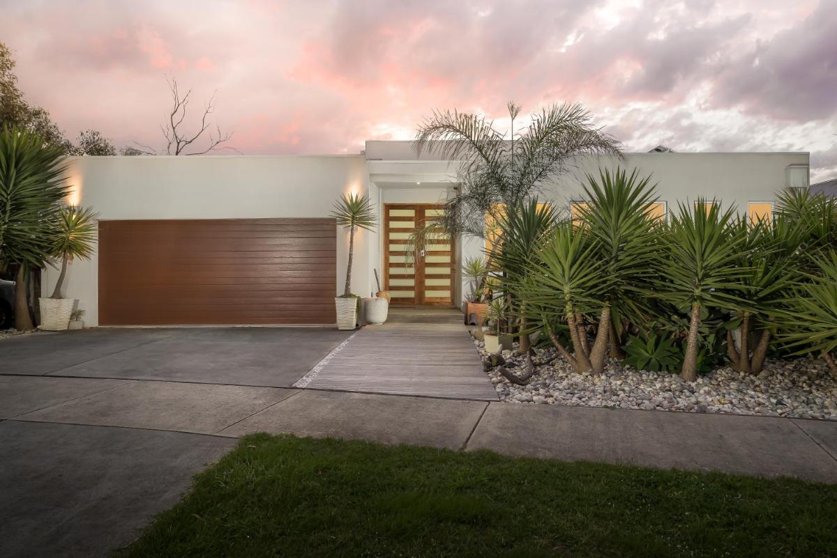 Currawong Close -Pool, Pool Table and Alfresco