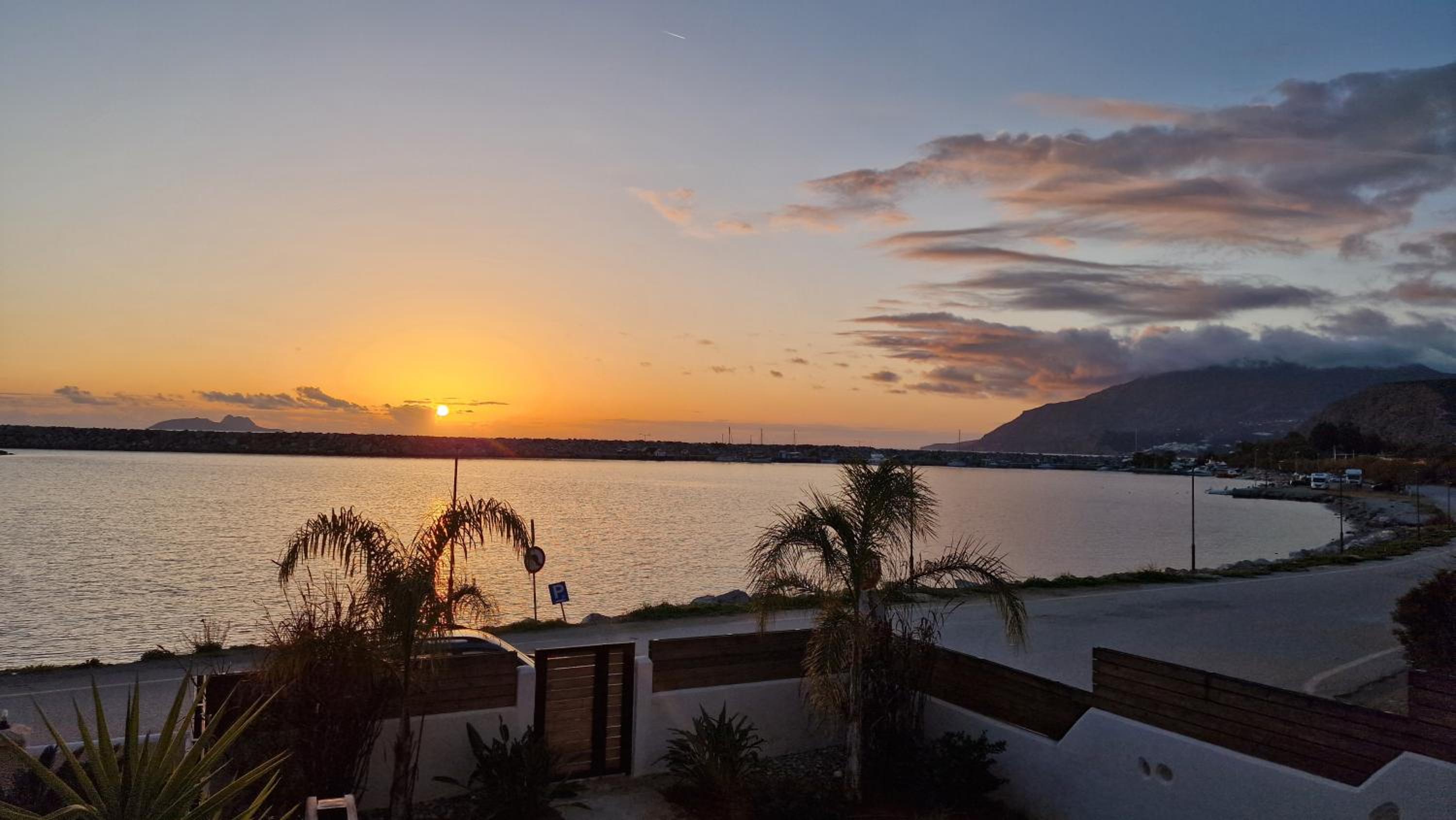Isalos Sea View Studios, photo 3