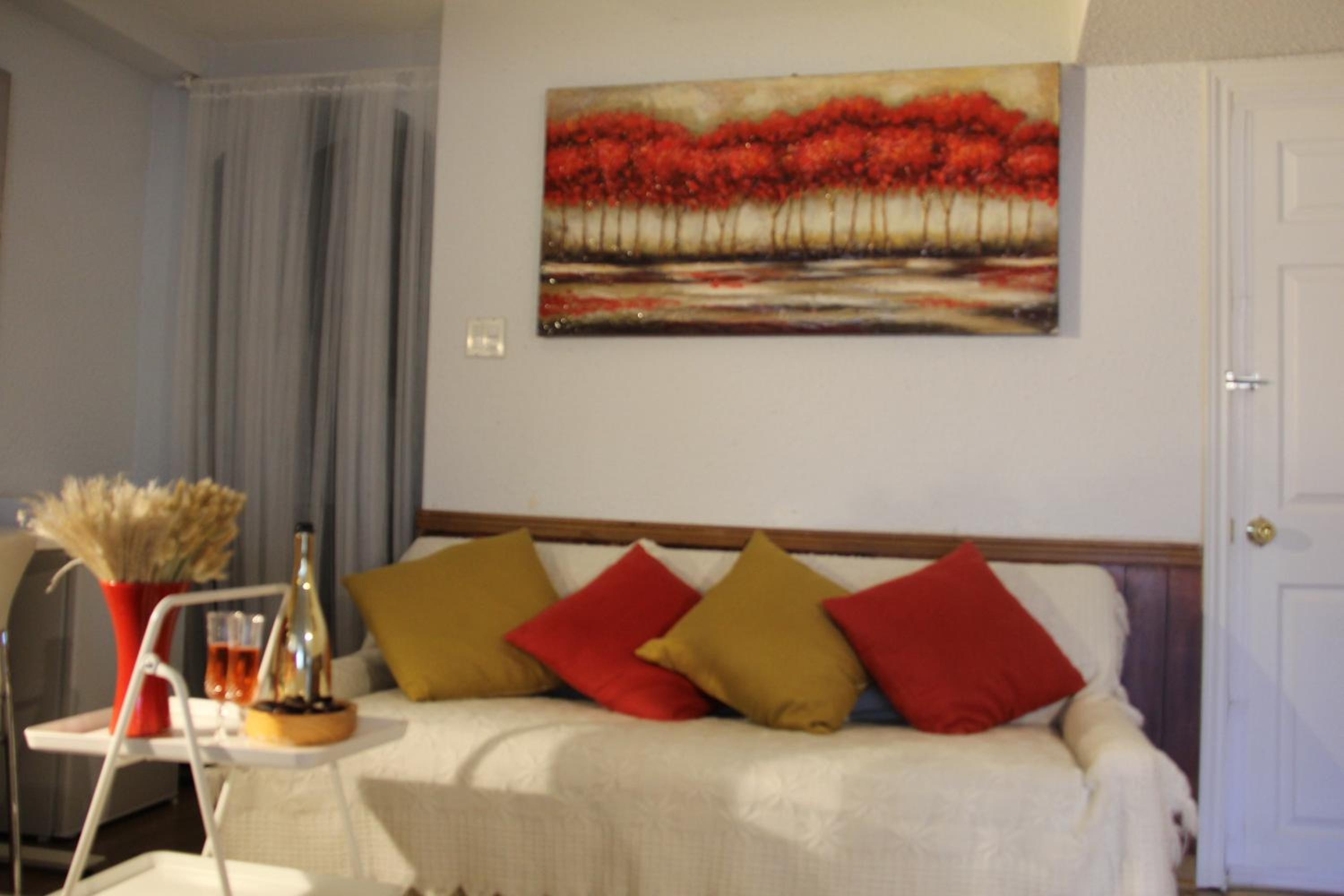 Serene Don River Nature gateway- 2BR suite, Private Patio, Free Parking