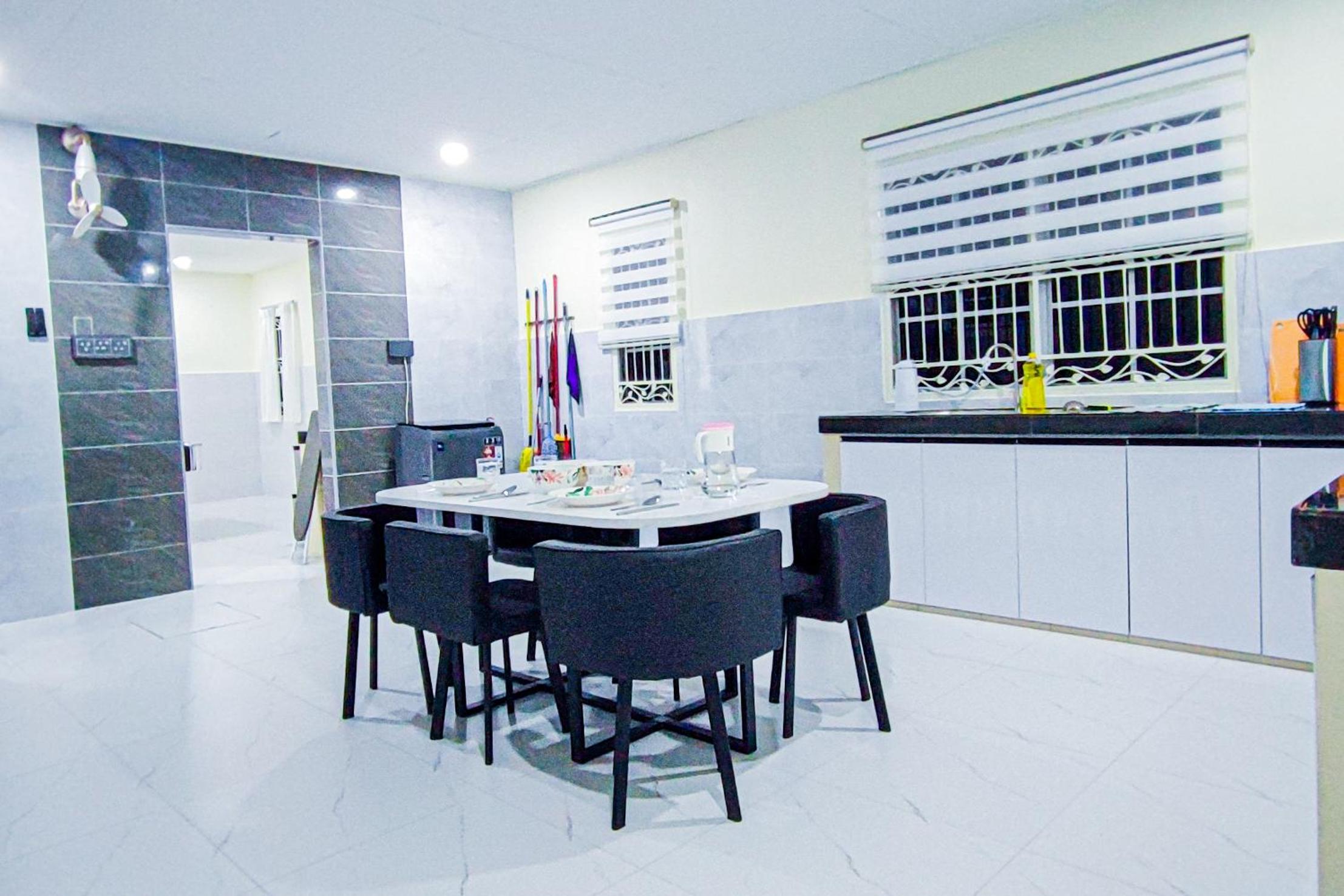 Modern Home at Kajang by HCK