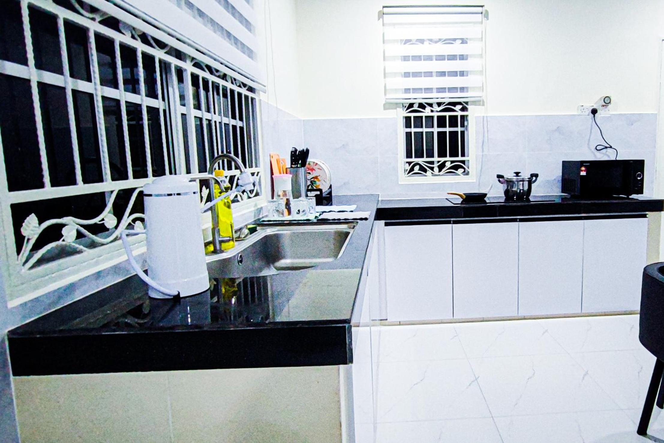 Modern Home at Kajang by HCK