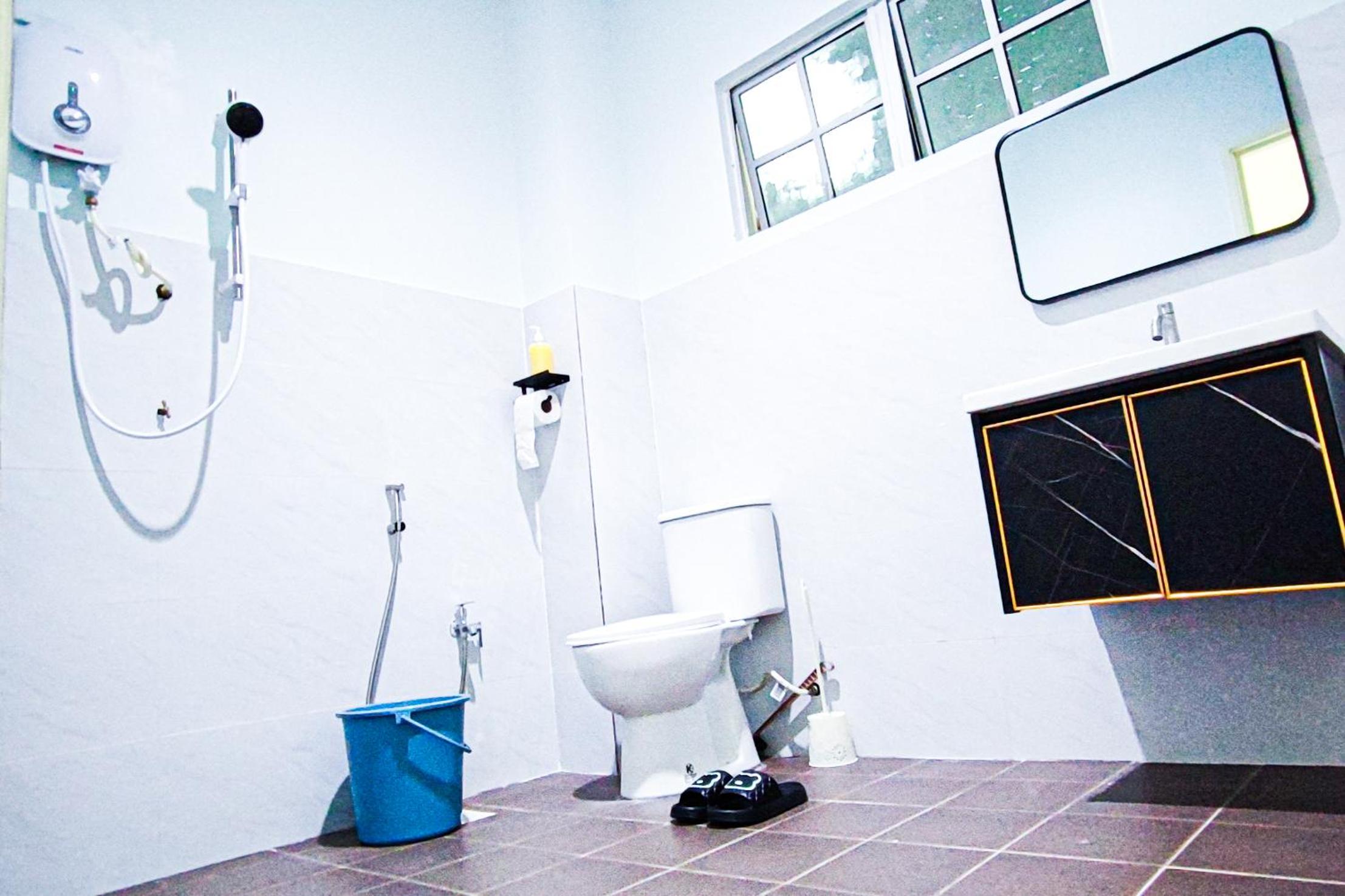 Modern Home at Kajang by HCK