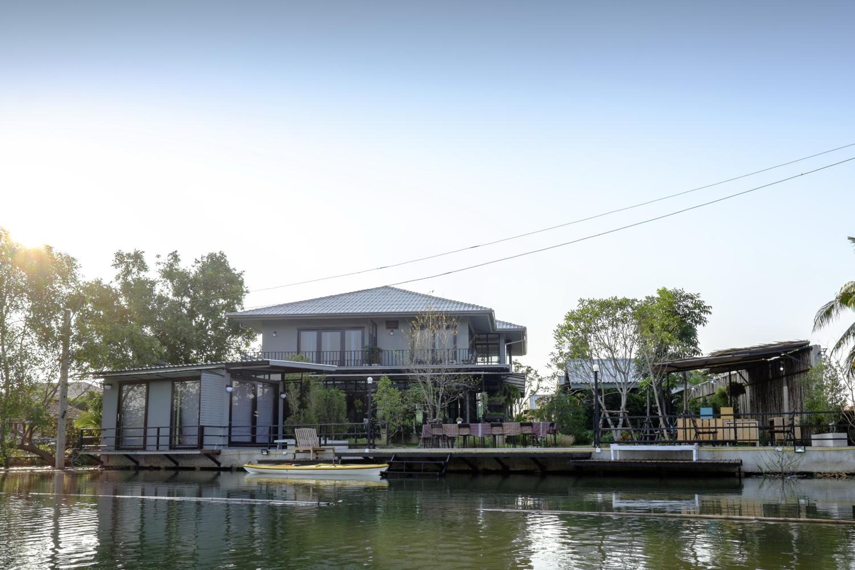 Amphawa Caza Platuu