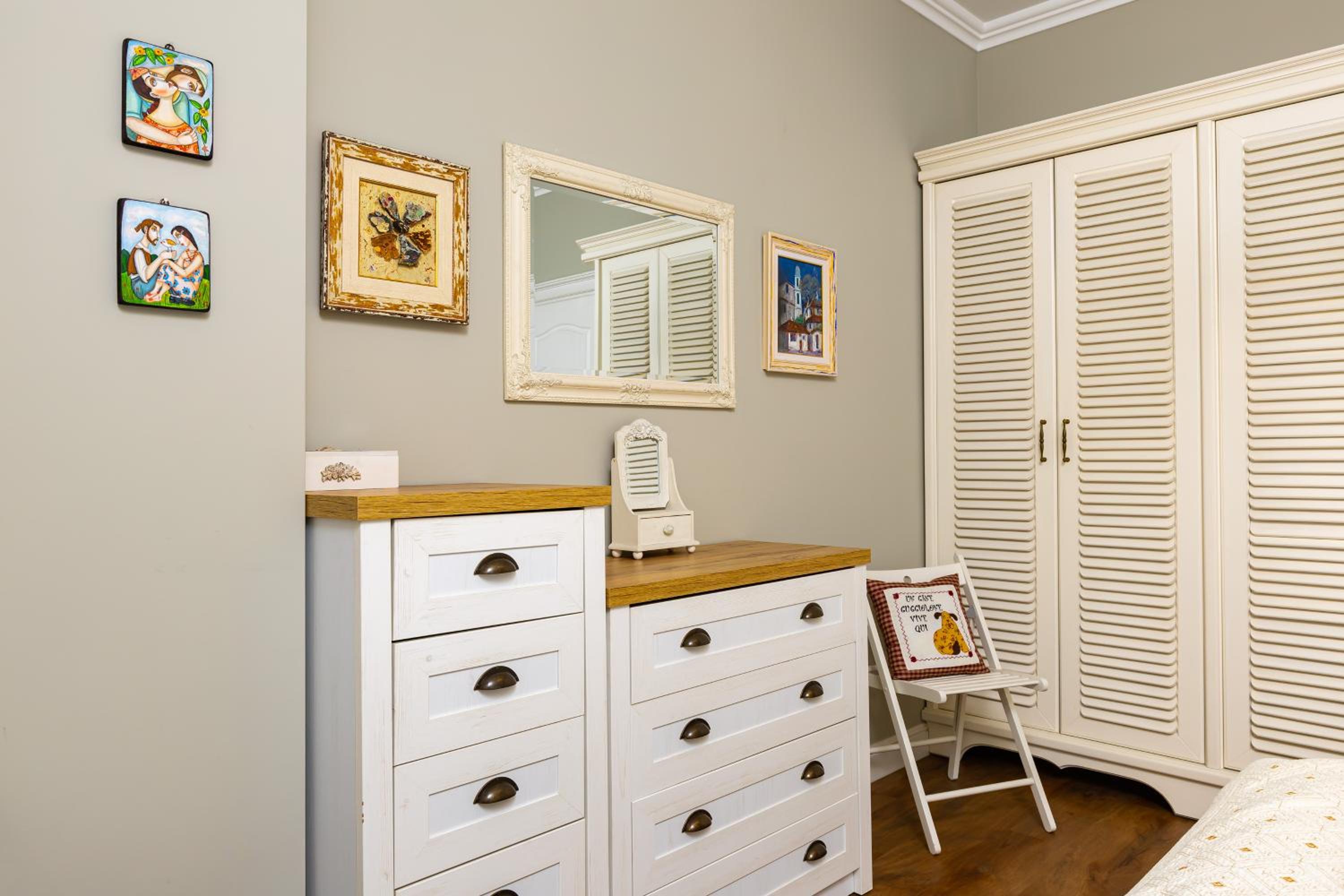 1BR Apartment in the Center with Free Street Parking and Designated Workspace