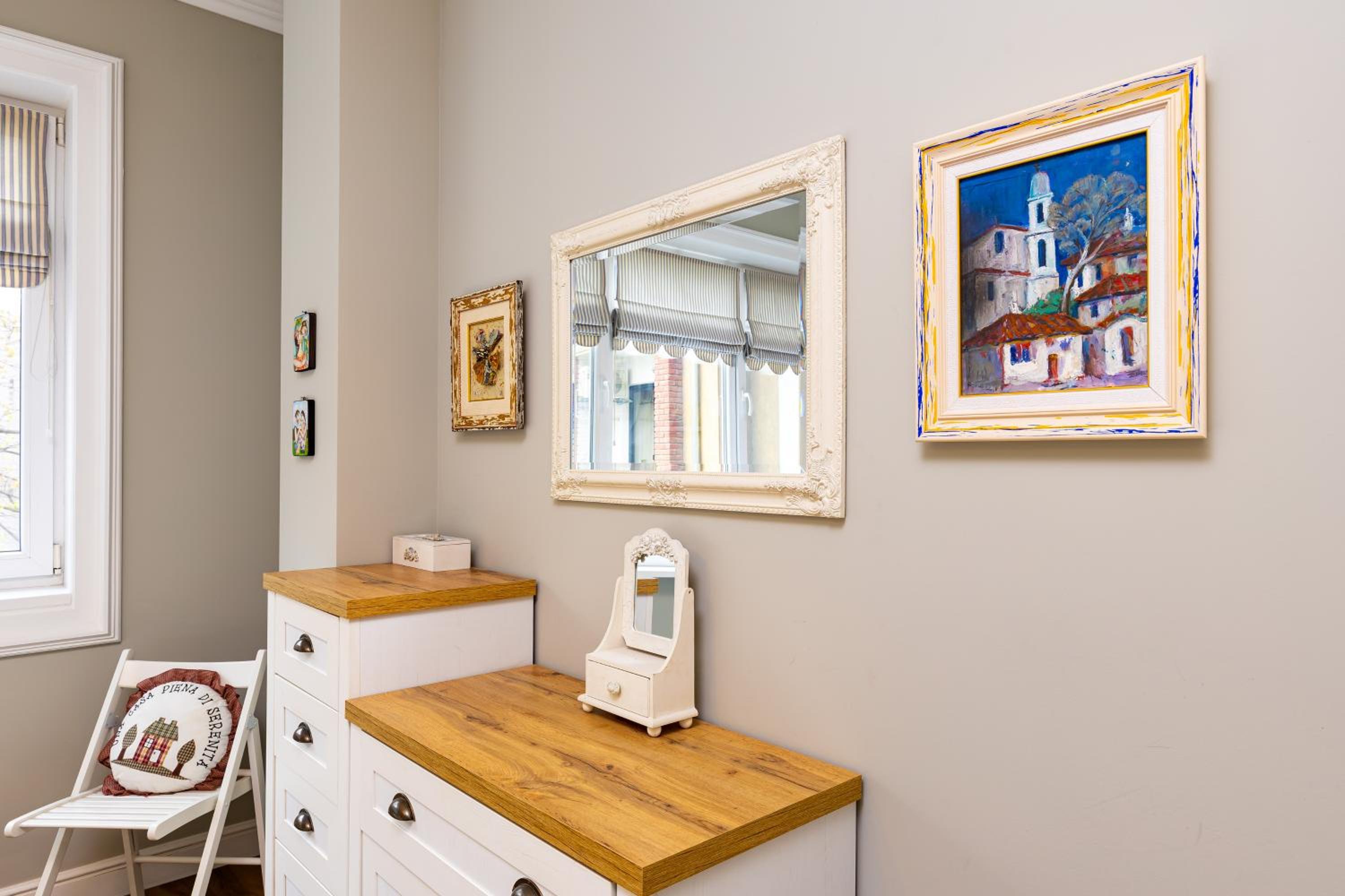 1BR Apartment in the Center with Free Street Parking and Designated Workspace