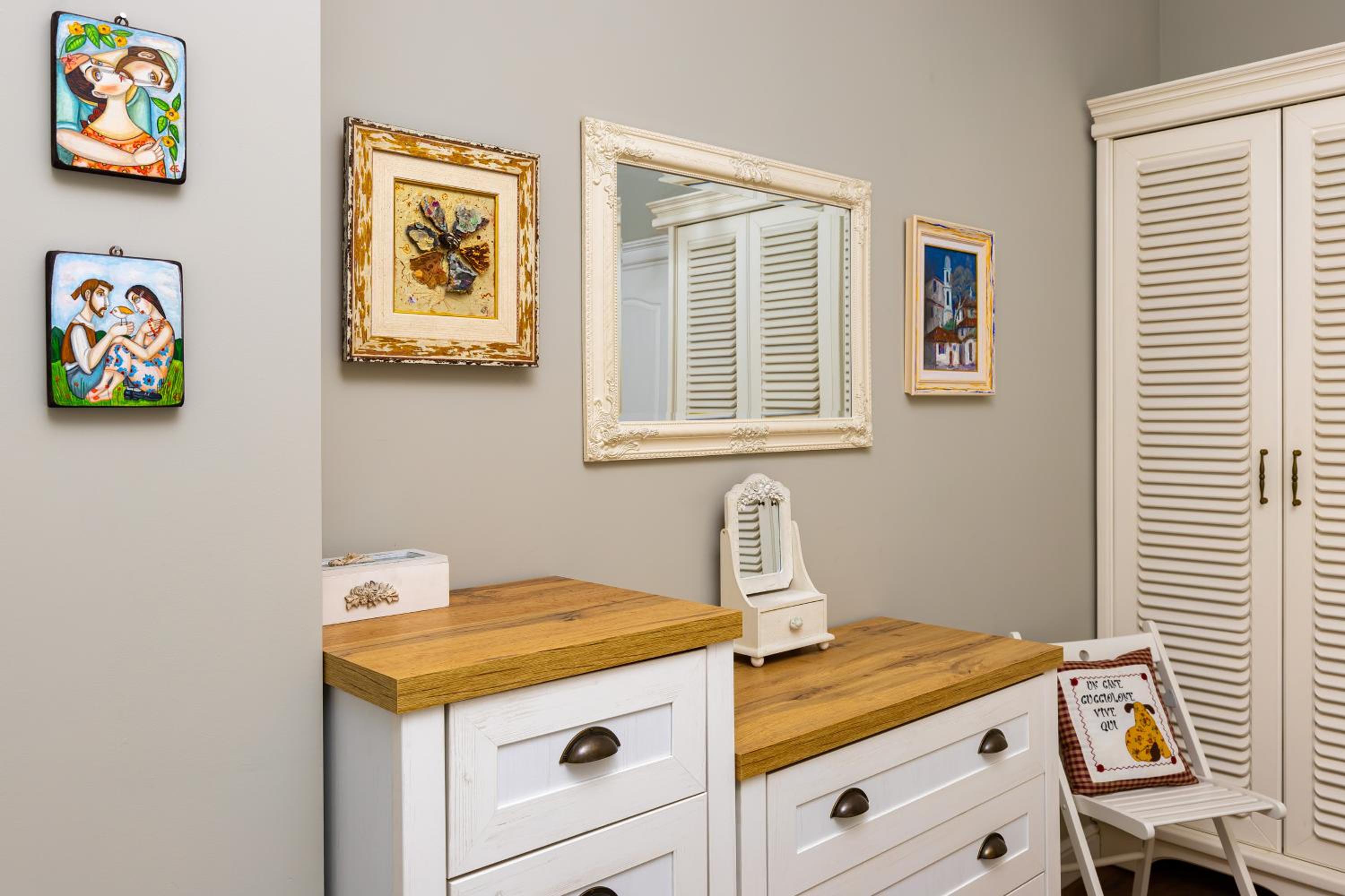 1BR Apartment in the Center with Free Street Parking and Designated Workspace