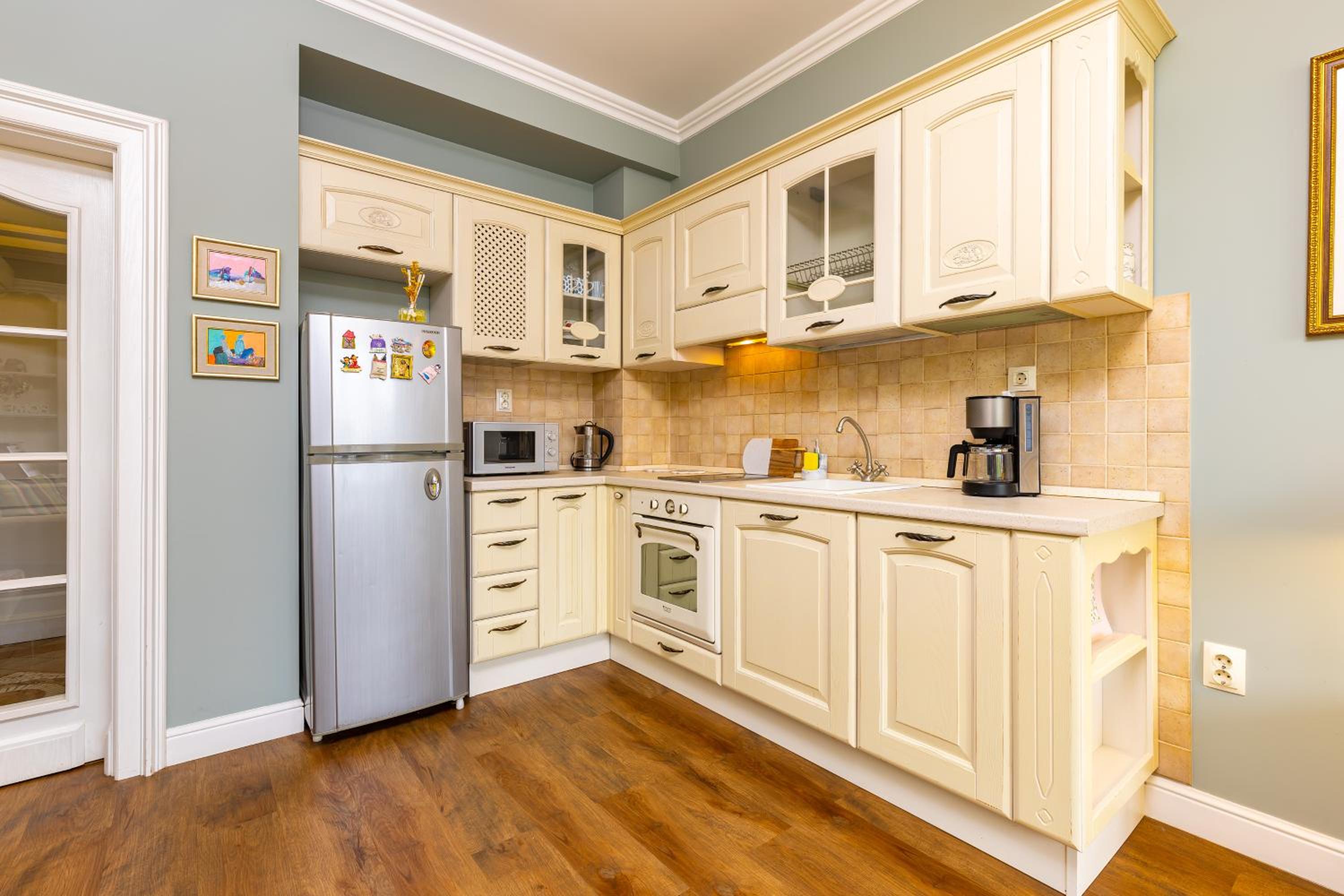 1BR Apartment in the Center with Free Street Parking and Designated Workspace