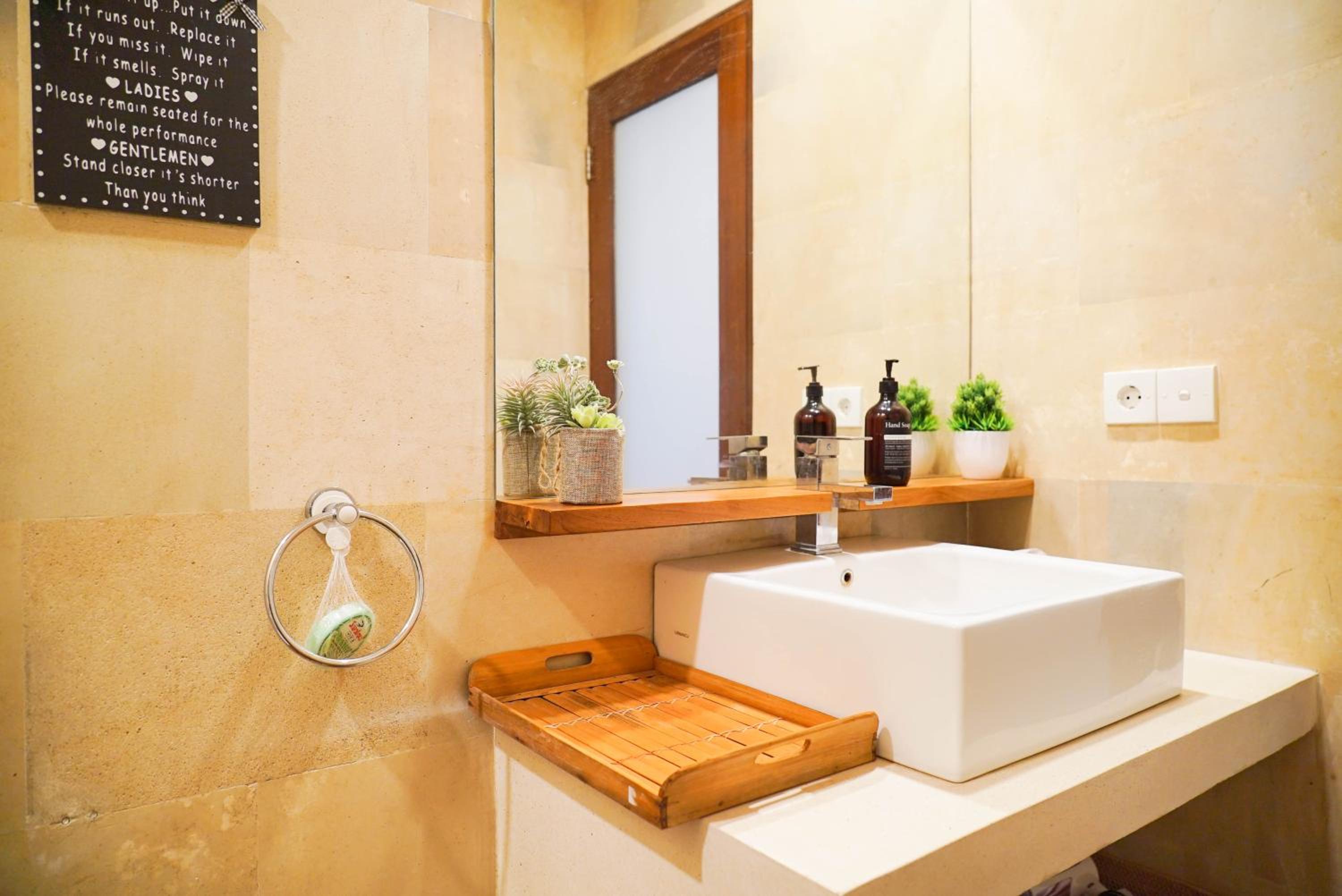 Mari Mar Beach Villa - 3BR next to Echobeach