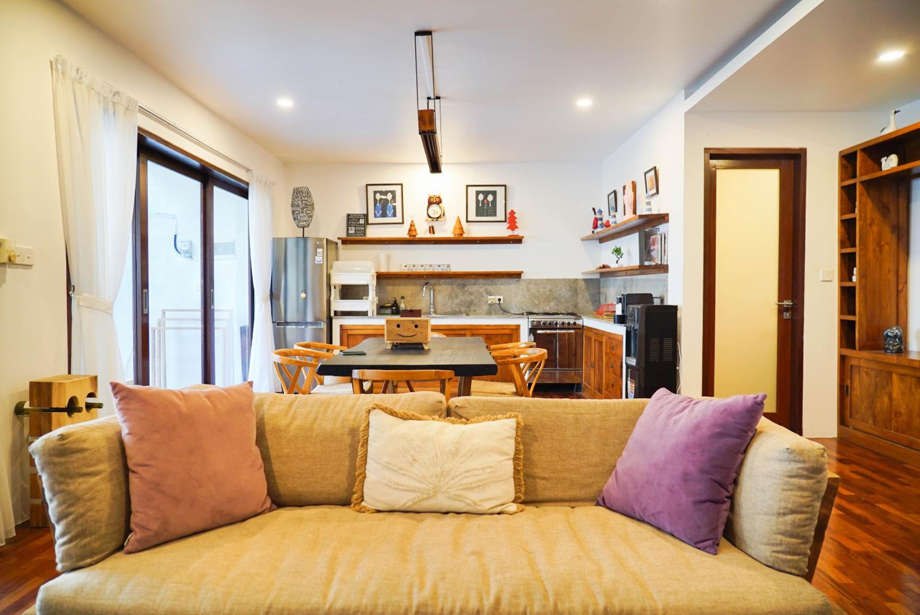 Mari Mar Beach Villa - 3BR next to Echobeach
