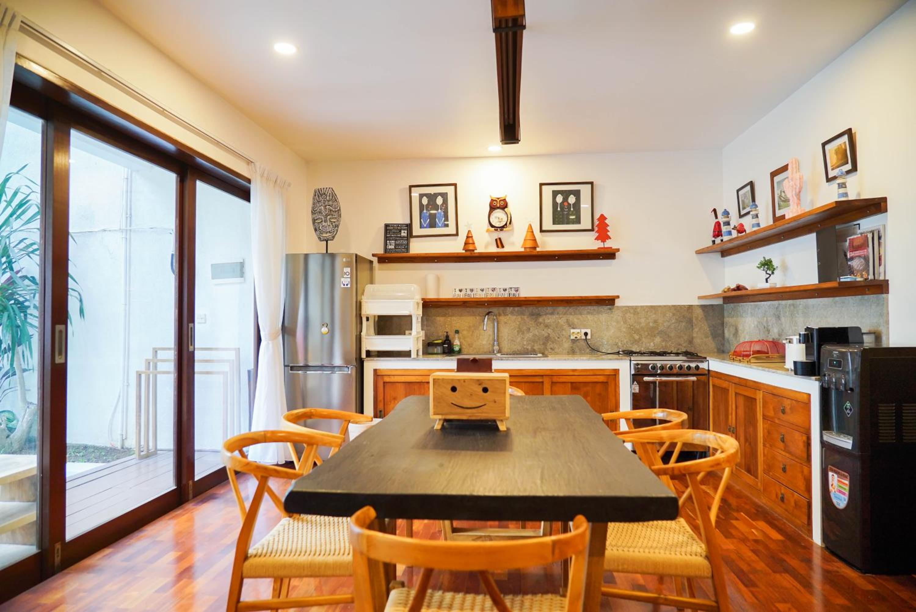 Mari Mar Beach Villa - 3BR next to Echobeach
