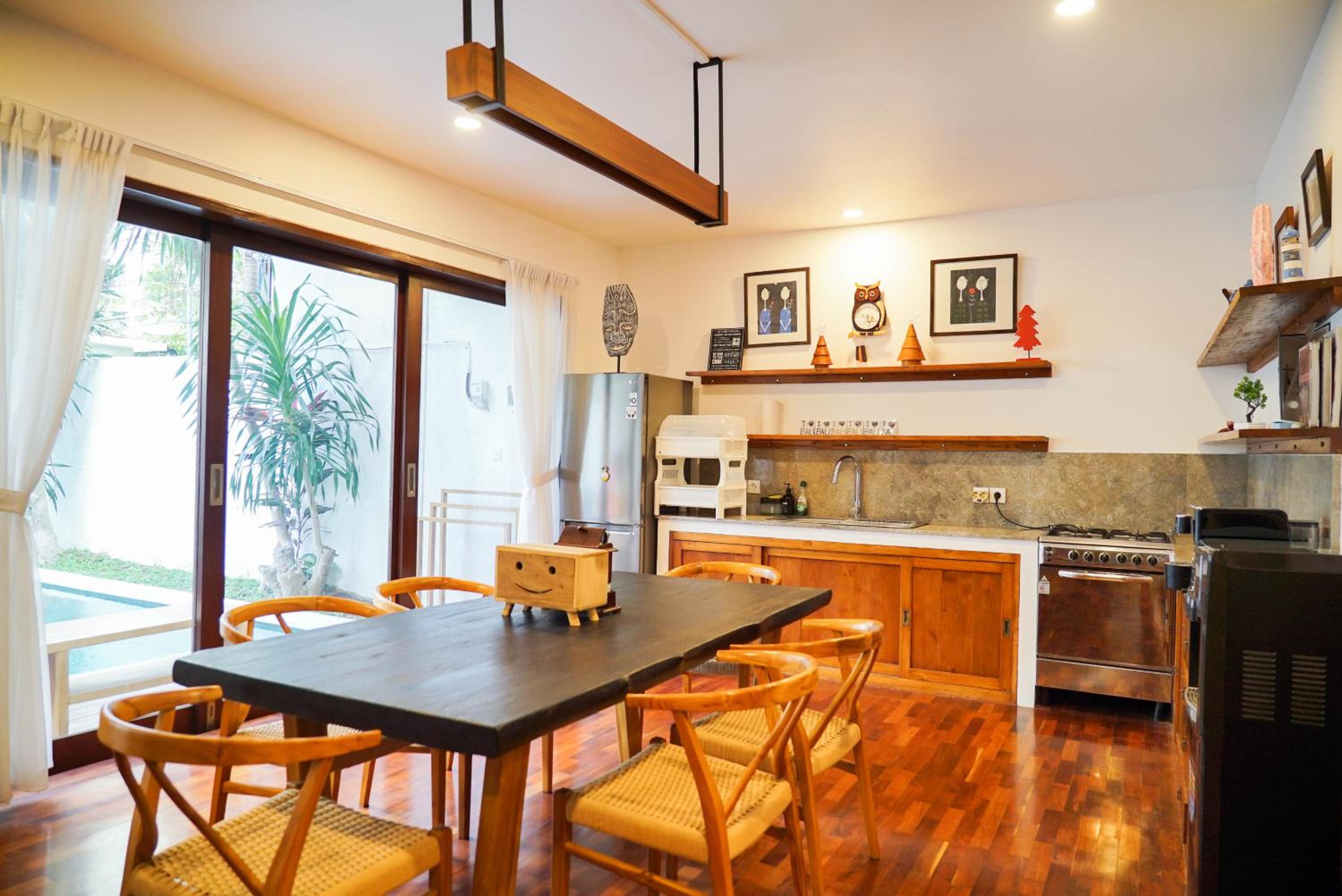 Mari Mar Beach Villa - 3BR next to Echobeach