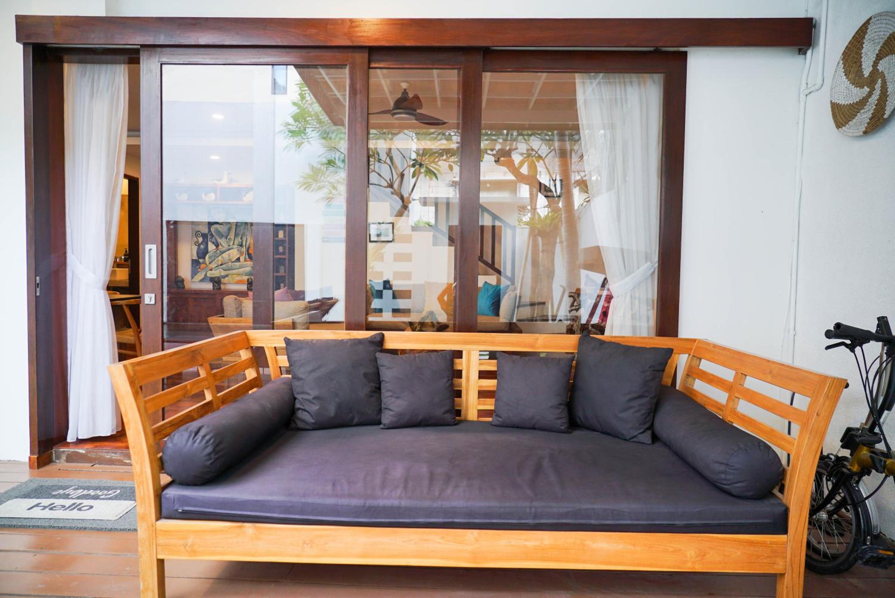 Mari Mar Beach Villa - 3BR next to Echobeach