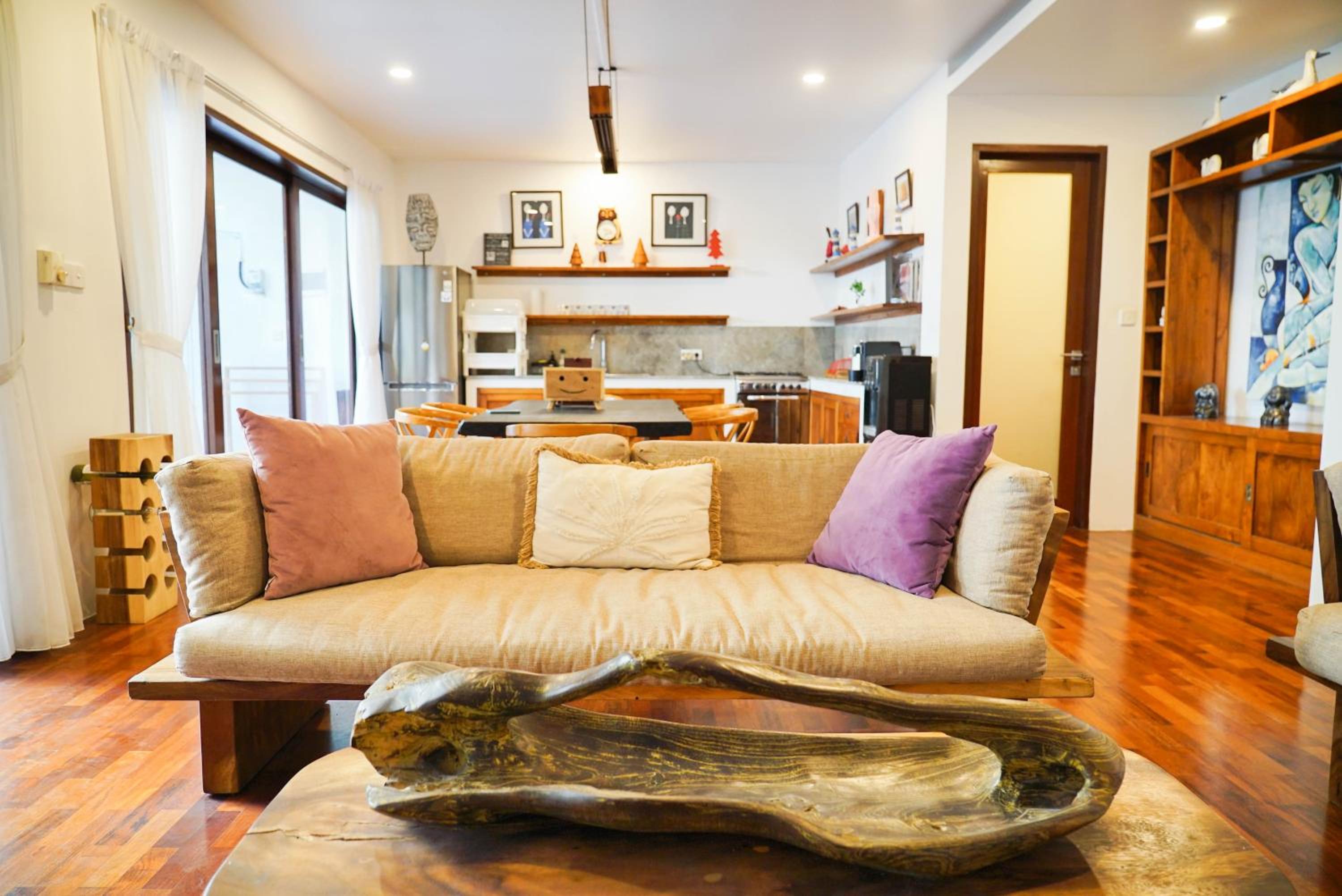 Mari Mar Beach Villa - 3BR next to Echobeach