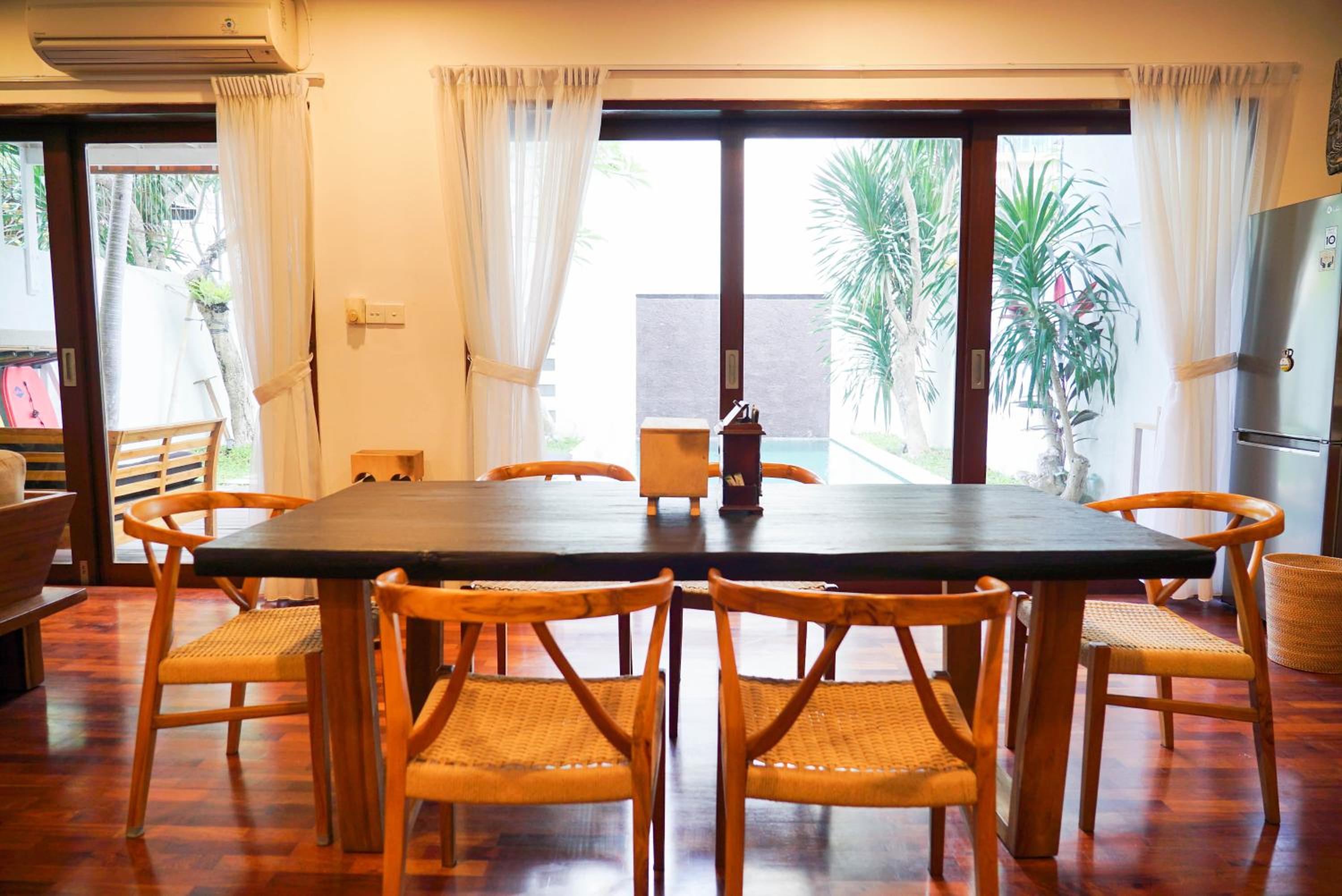 Mari Mar Beach Villa - 3BR next to Echobeach