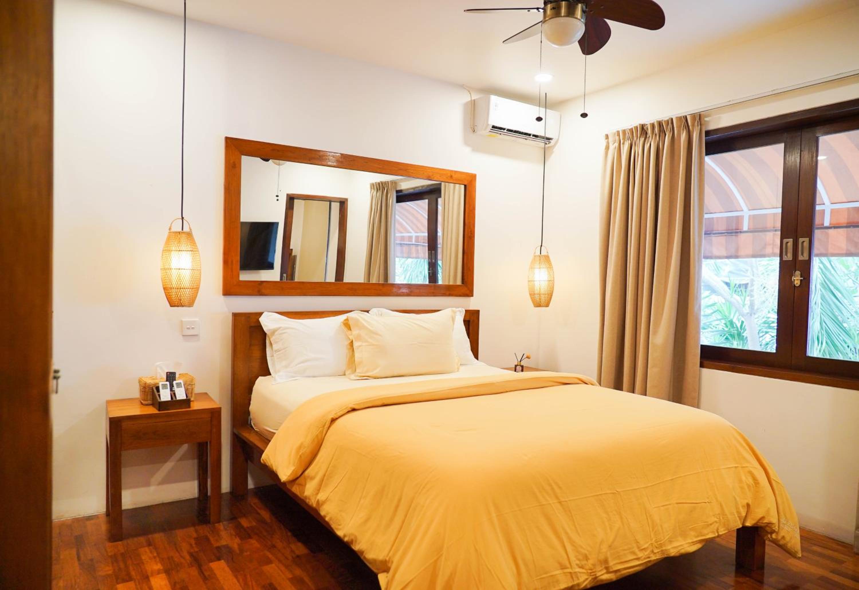 Mari Mar Beach Villa - 3BR next to Echobeach